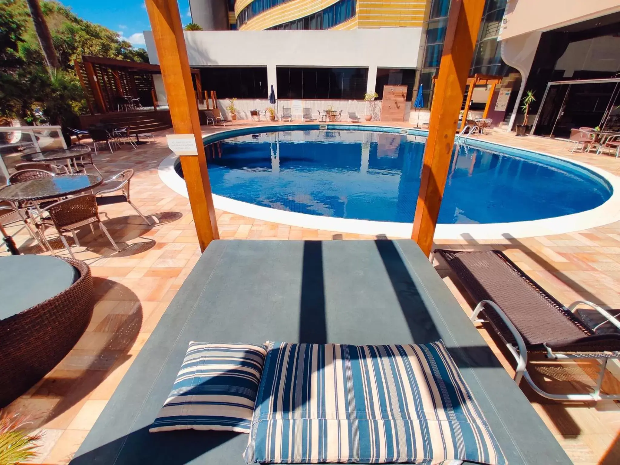 Pool view, Swimming Pool in Continental Inn