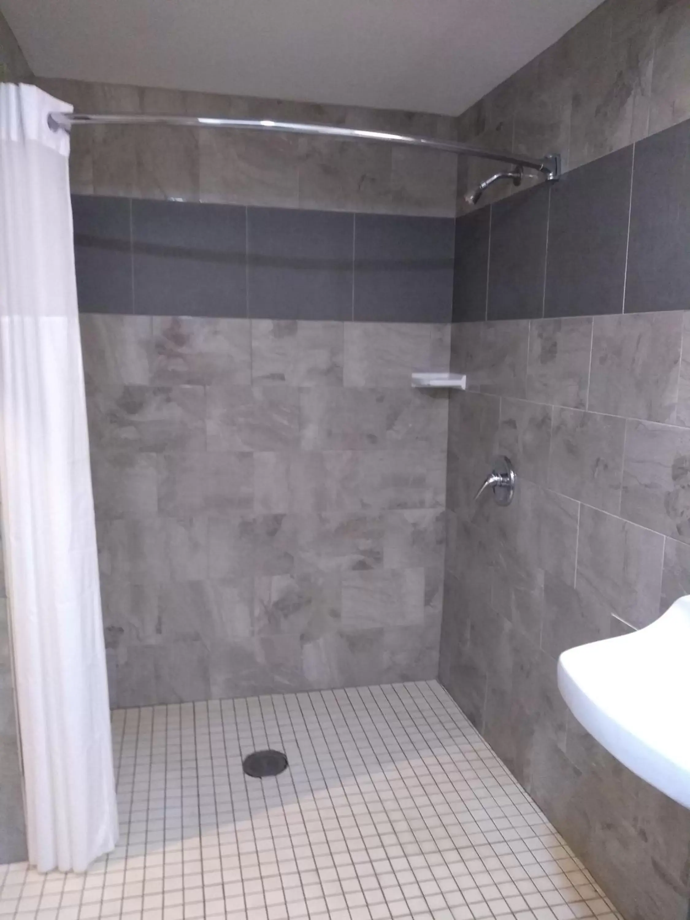 Bathroom in Days Inn by Wyndham Alva