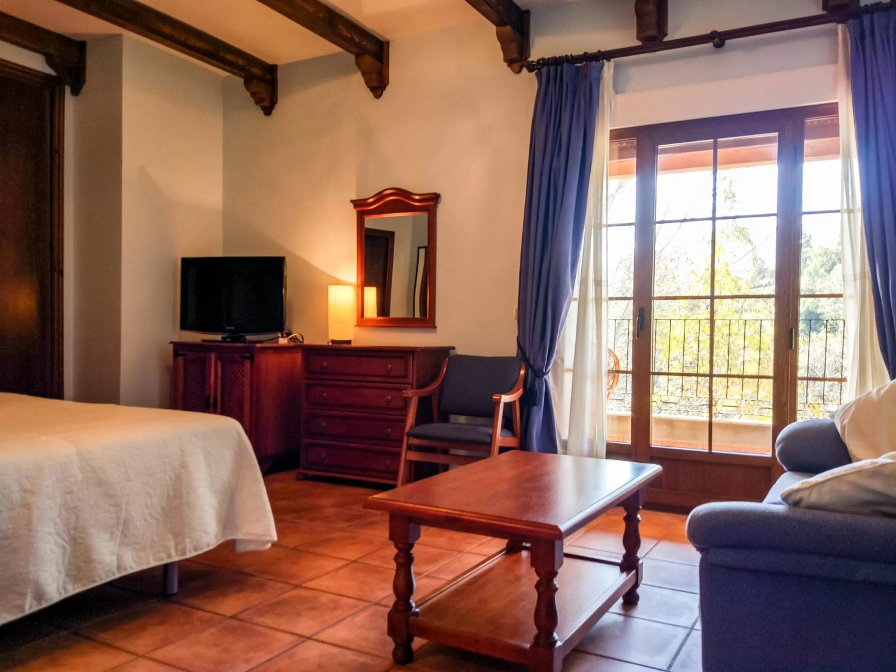 Bedroom, Seating Area in Hotel Rural Castúo H CC 656