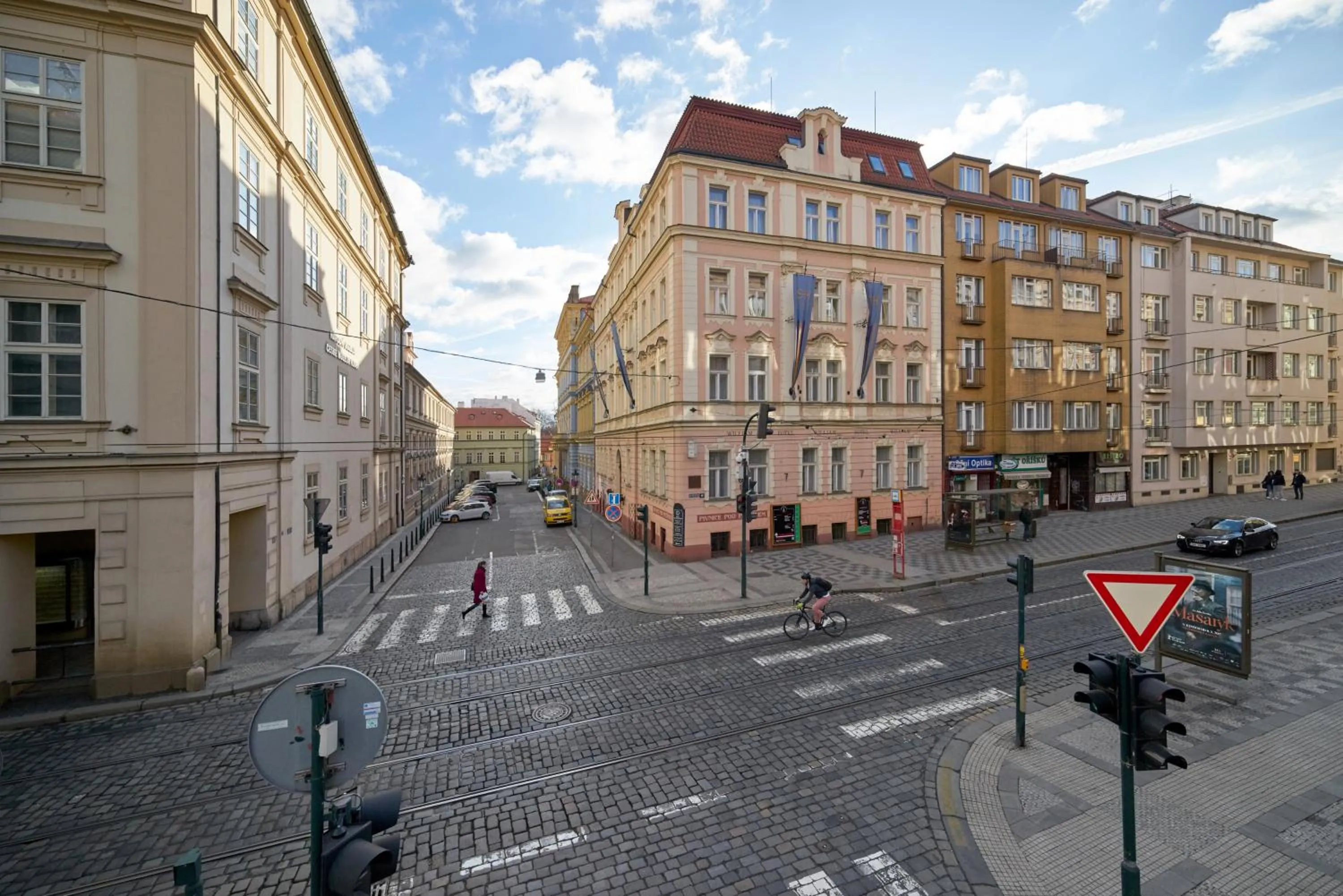 Property building in Hotel William