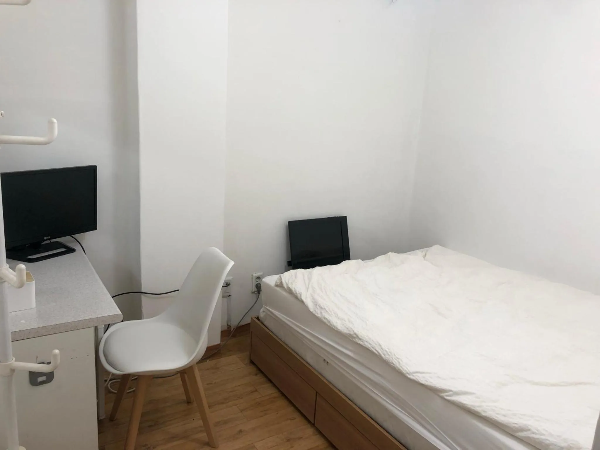 Bedroom, Bed in Hostel Metro