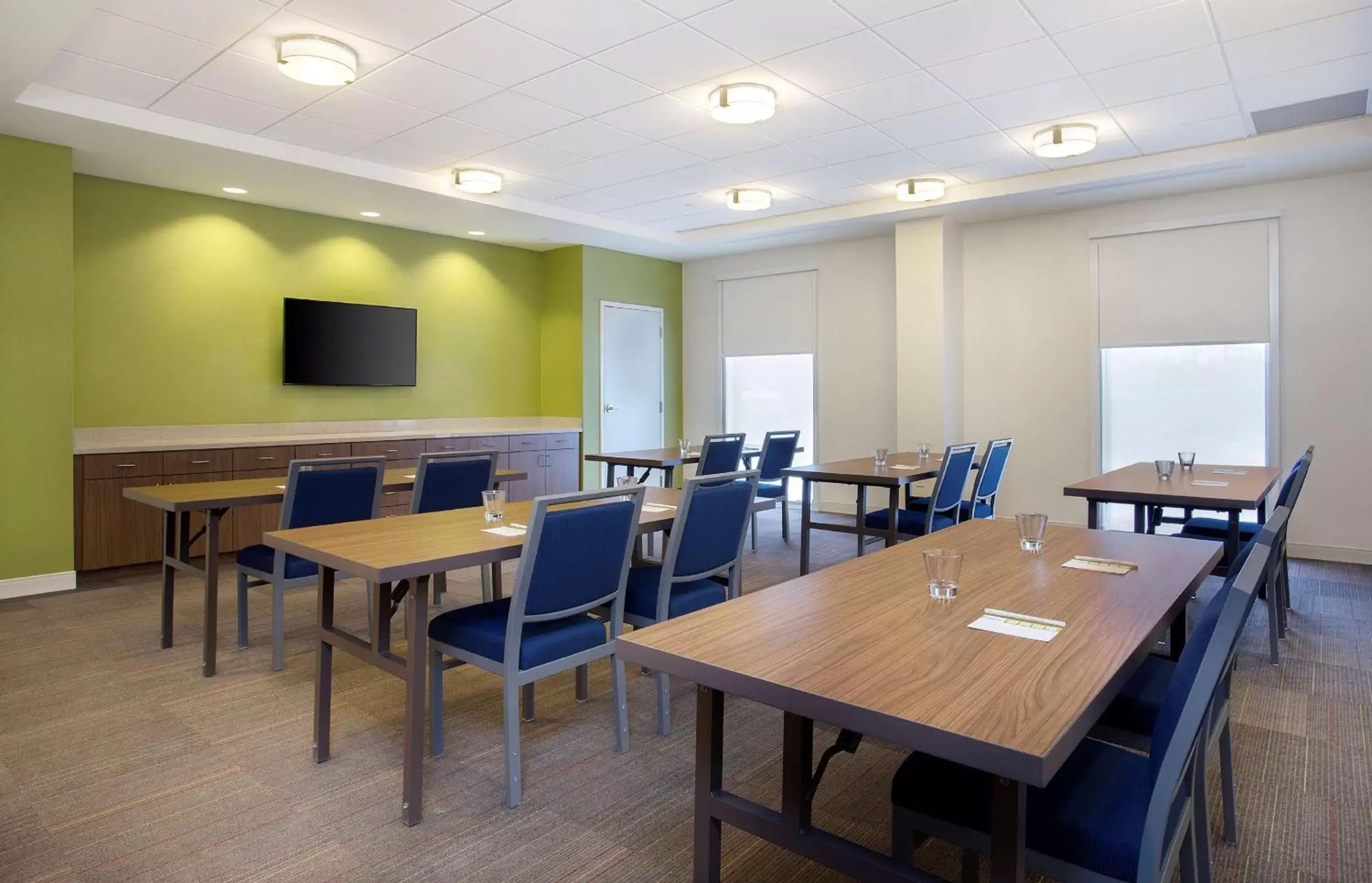 Meeting/conference room in Home2 Suites By Hilton Oxford