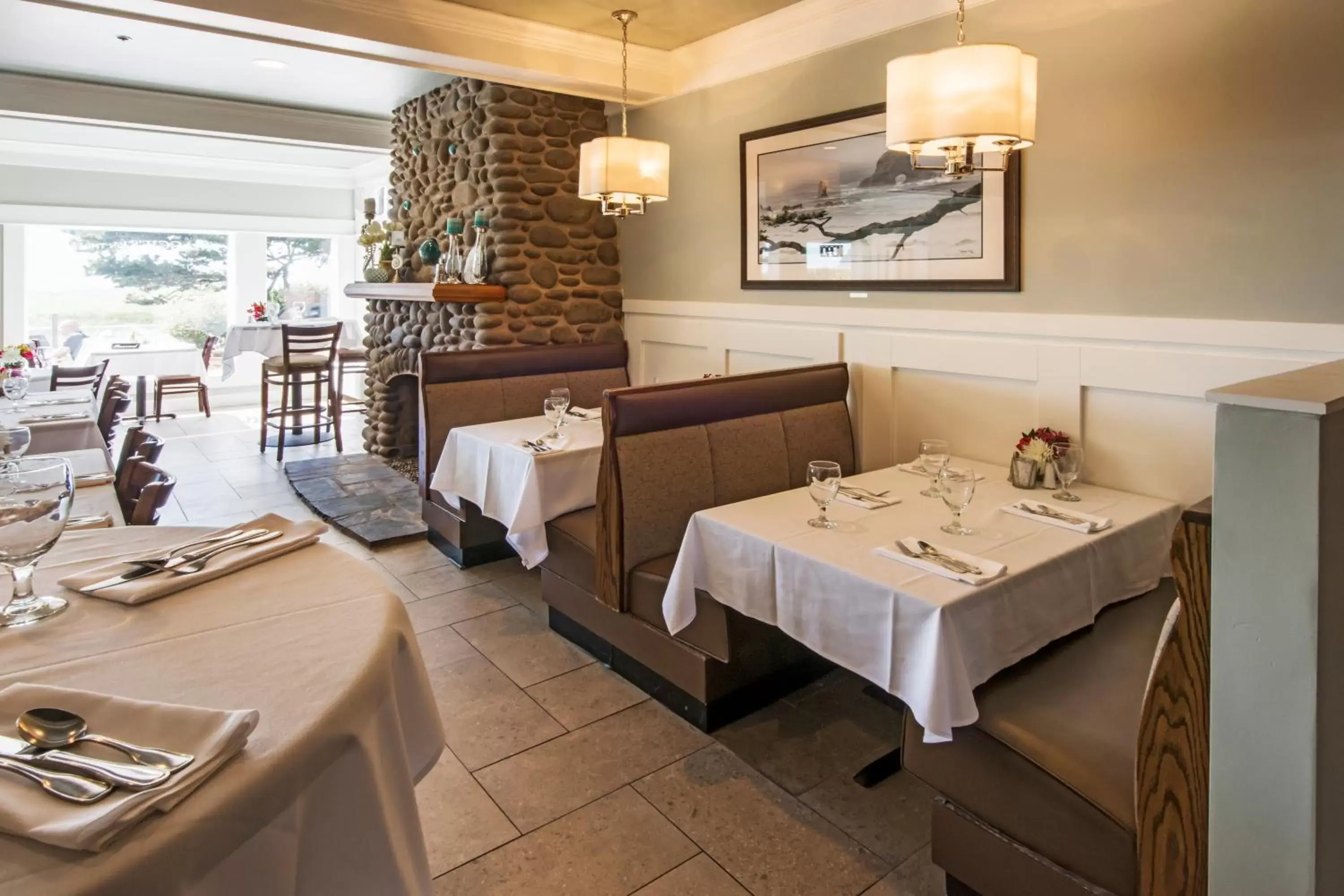 Restaurant/Places to Eat in The Seaside Oceanfront Inn