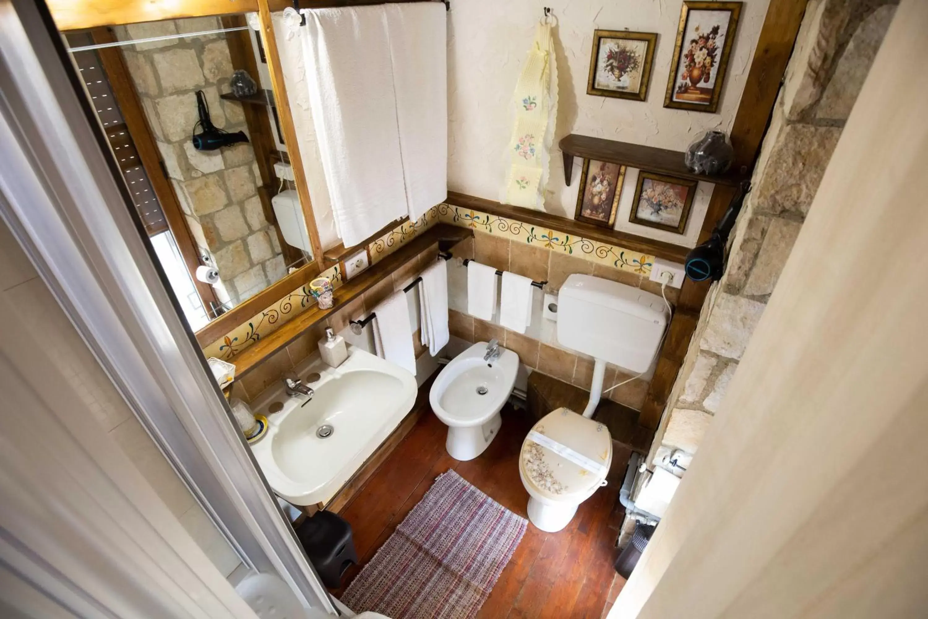 Bathroom in La Casa In Pietra