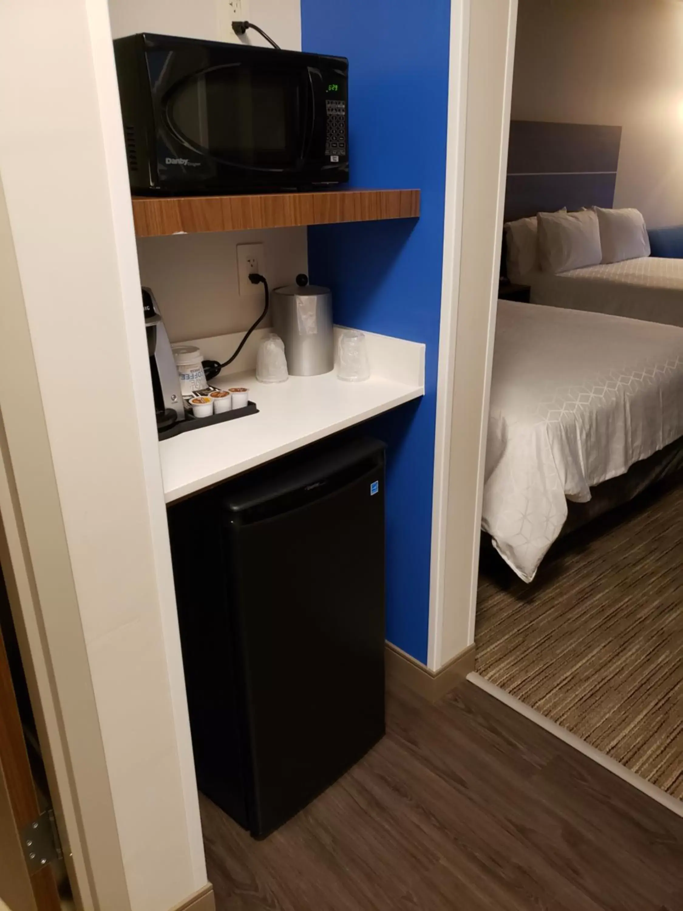 Kitchen/Kitchenette in Holiday Inn Express & Suites - Savannah N - Port Wentworth, an IHG Hotel