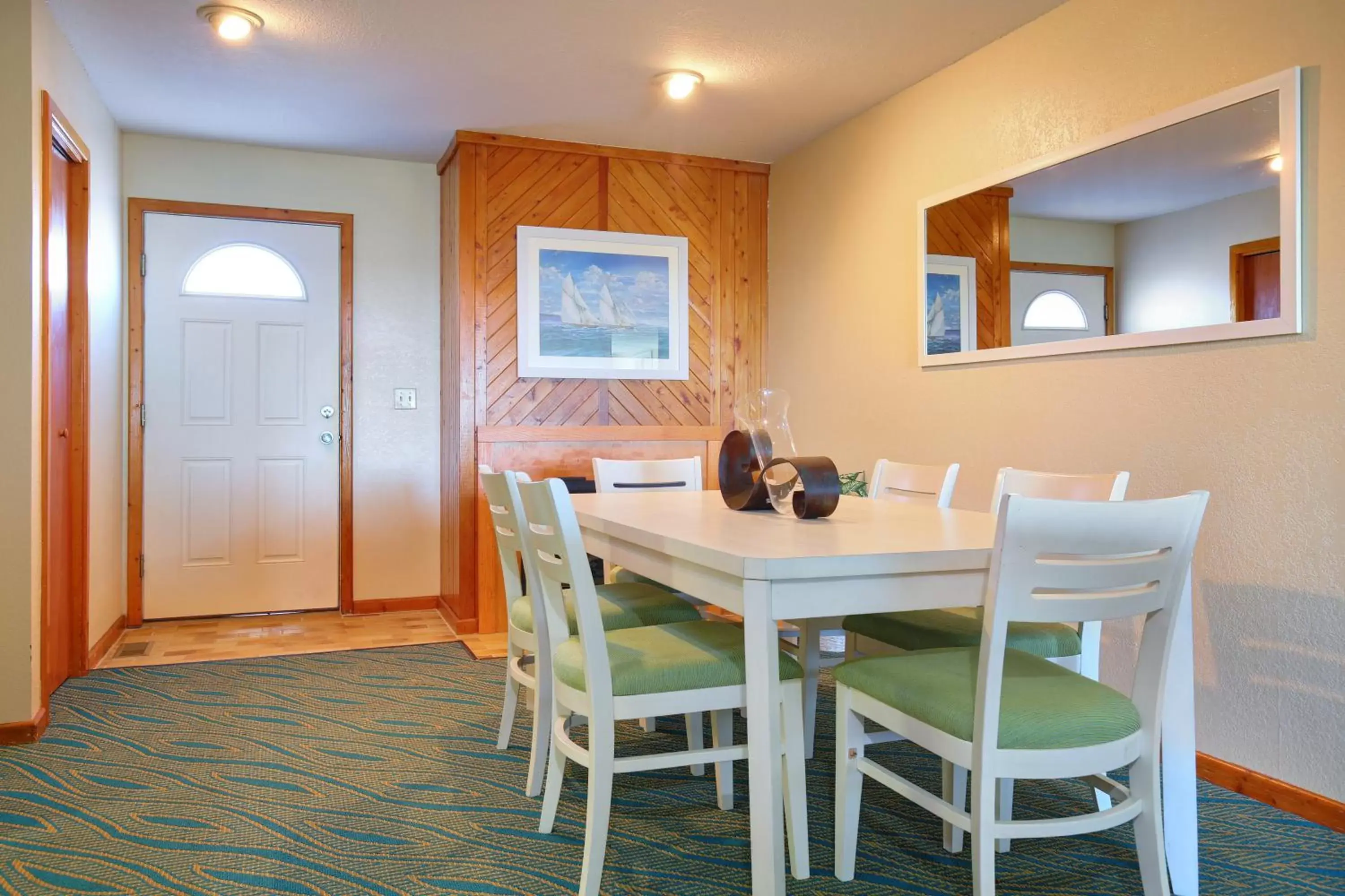 Dining Area in Ocean Pines Resort by Capital Vacations