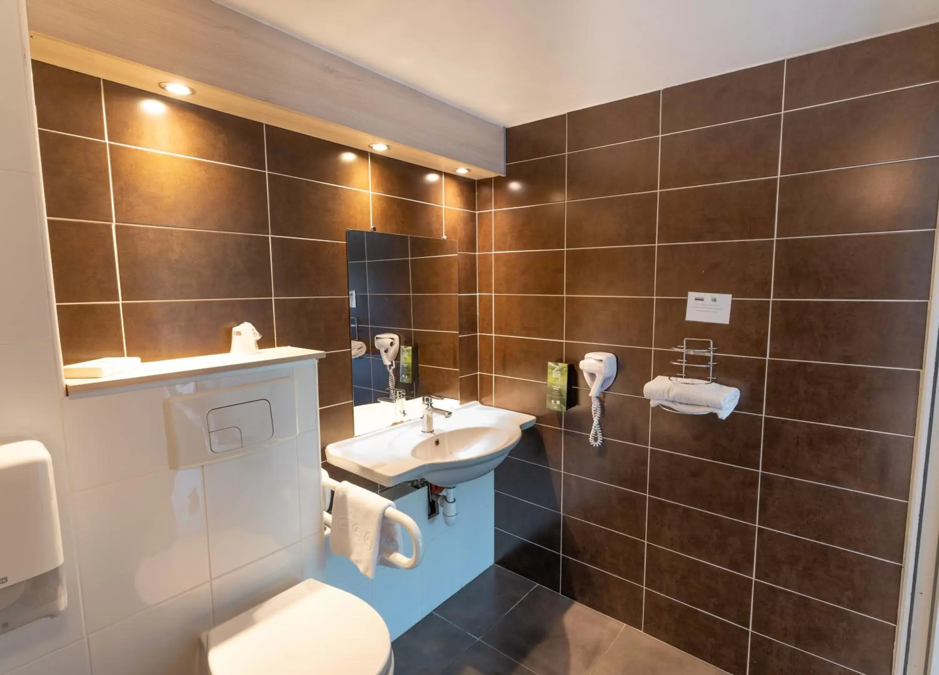 Toilet, Bathroom in Hotel Inn Design La Rochelle