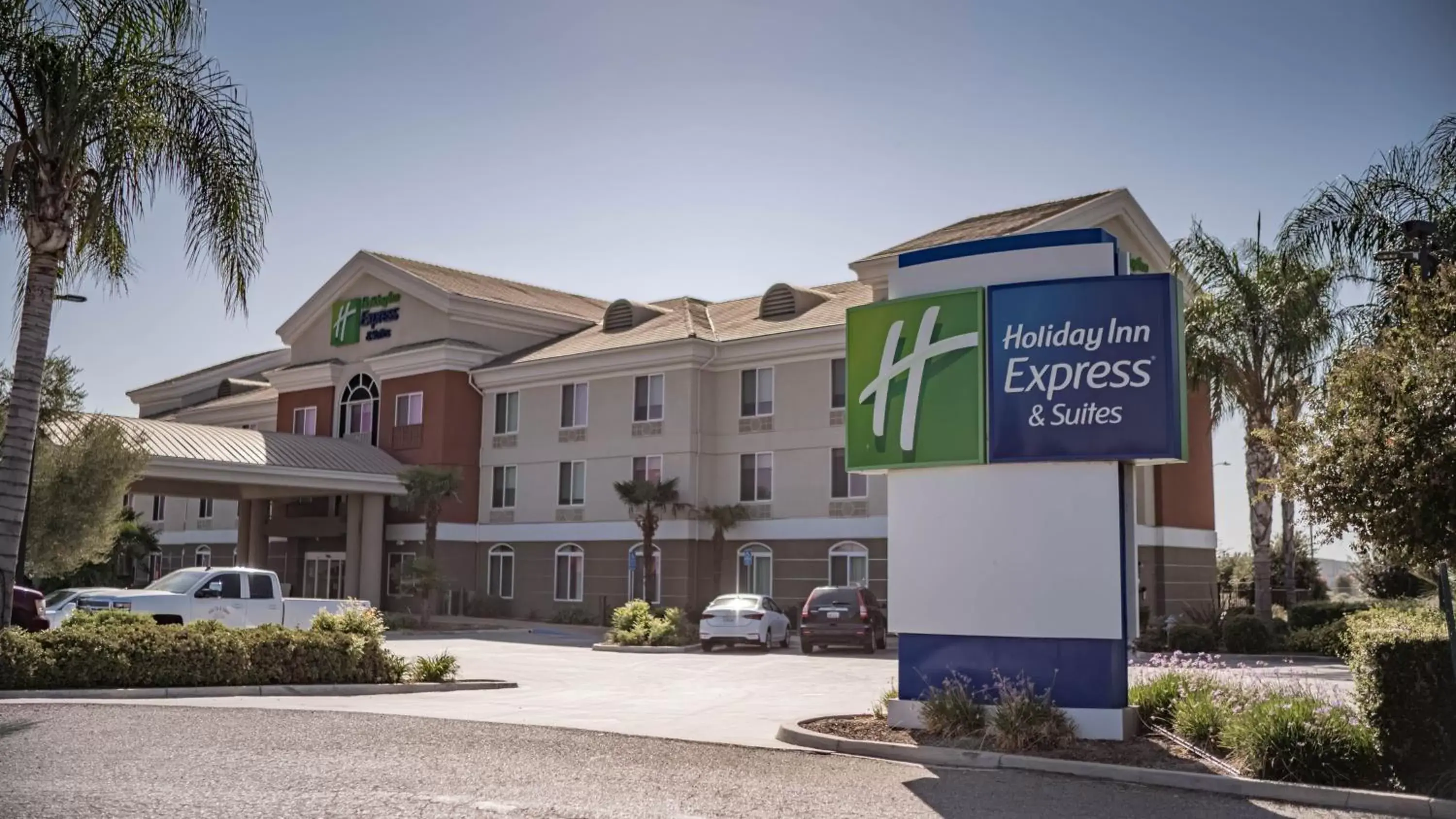 Property Building in Holiday Inn Express Porterville, an IHG Hotel