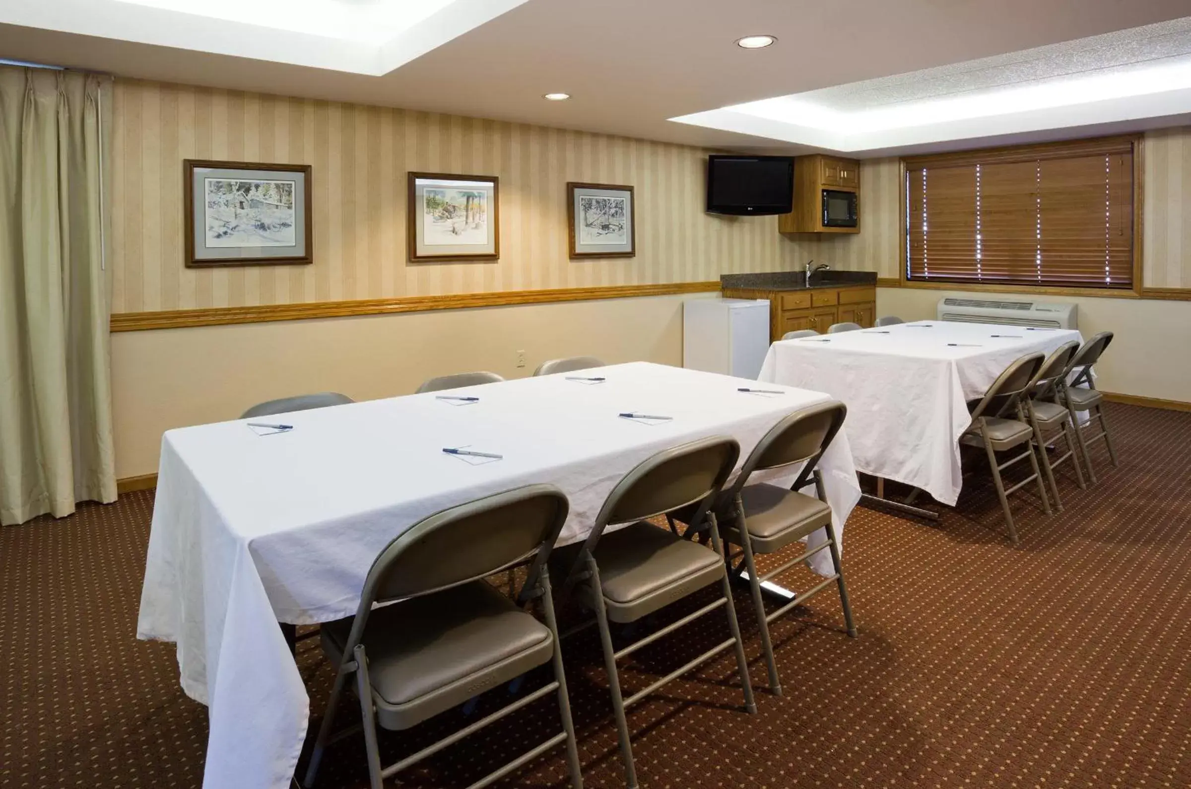 Business facilities in AmericInn by Wyndham Eau Claire