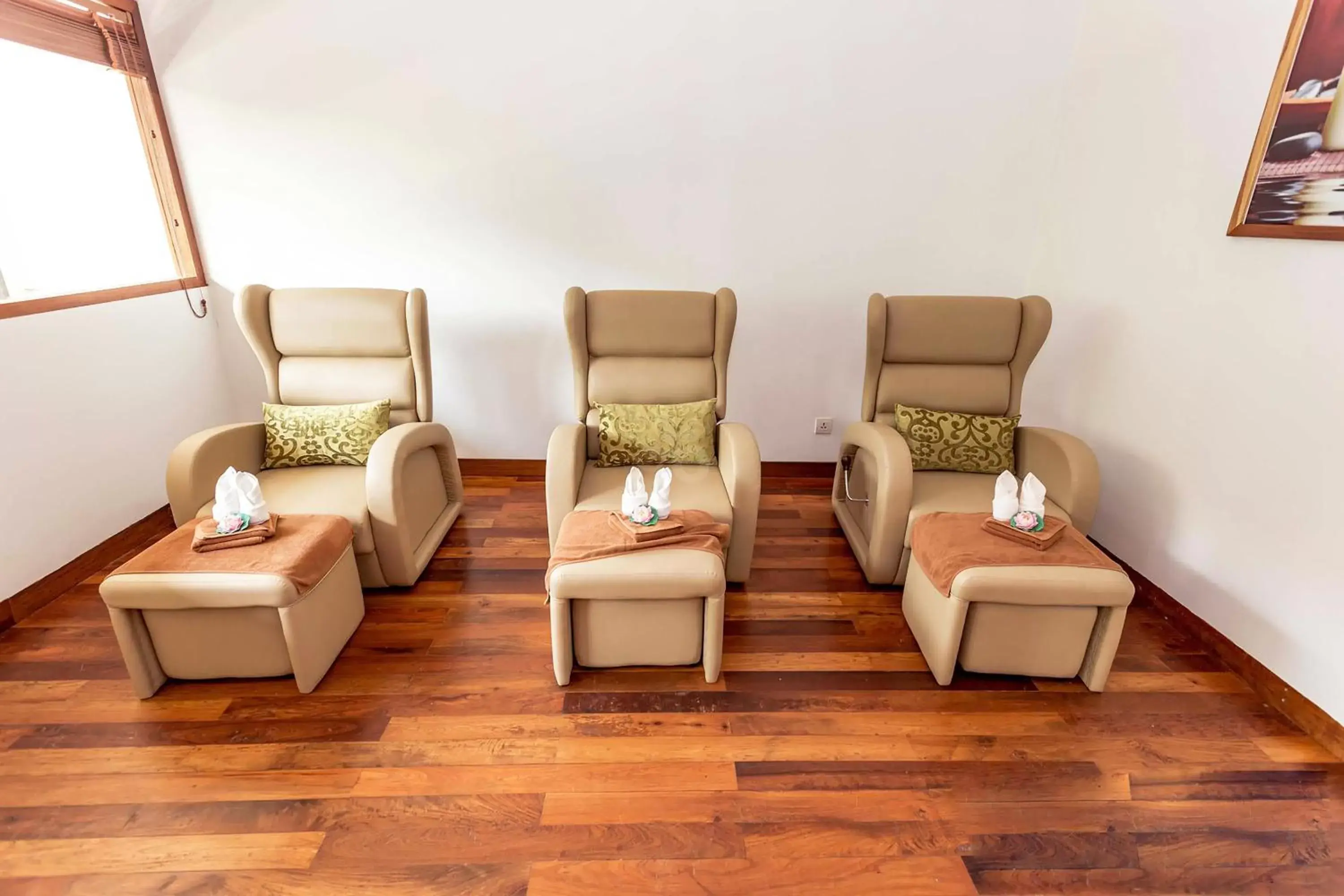 Massage, Seating Area in Somadevi Residence