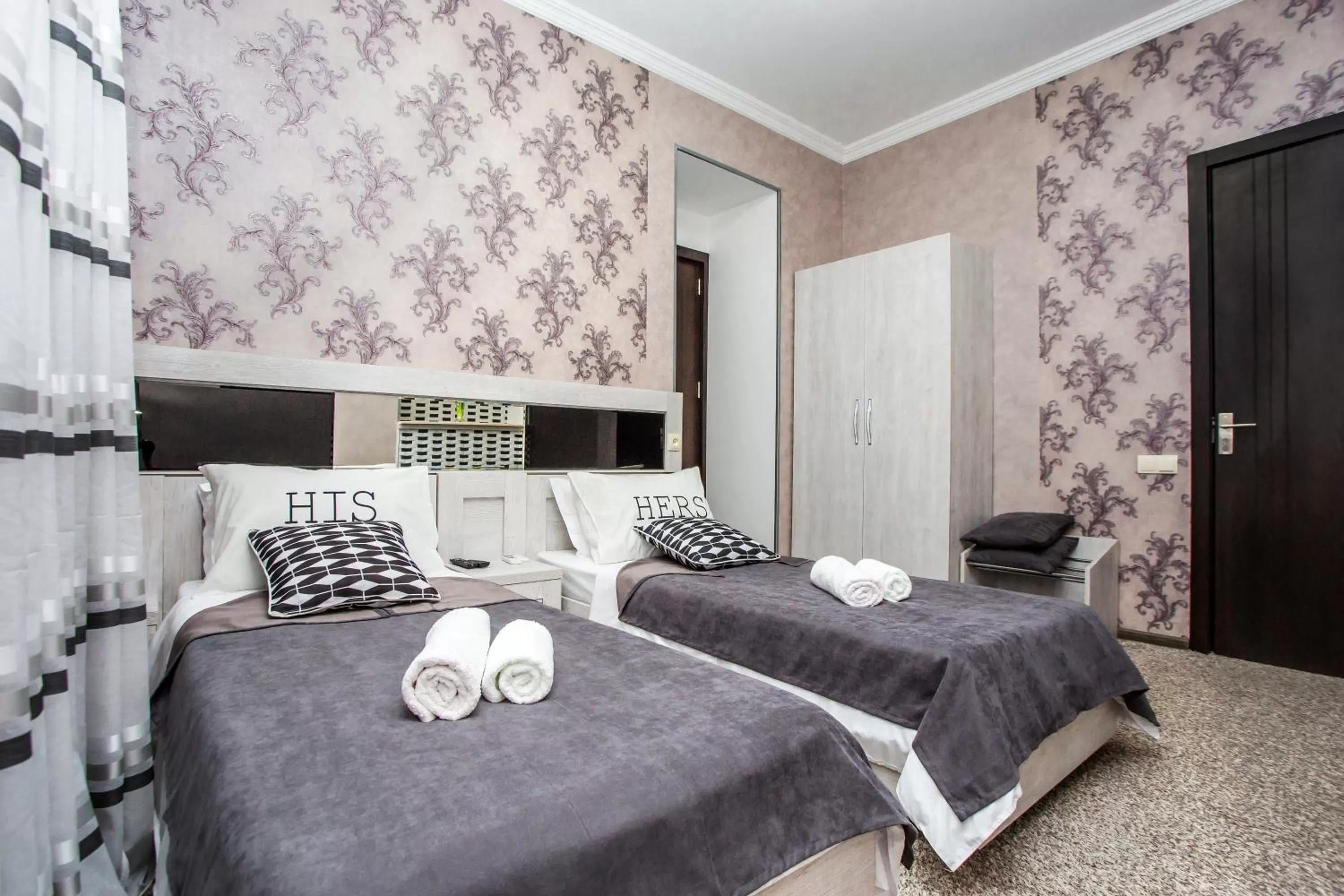 Bedroom, Bed in Teatron