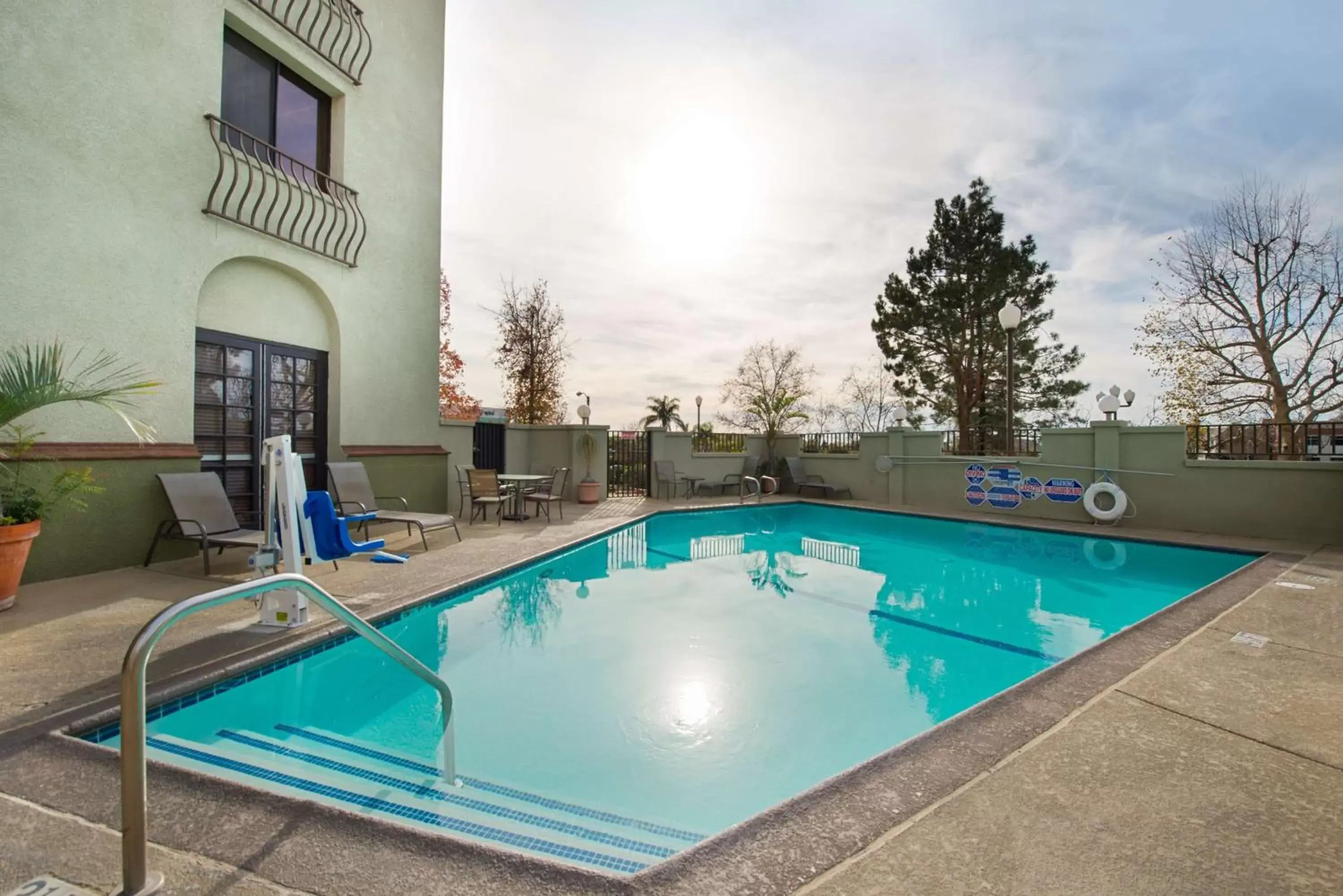 On site, Swimming Pool in Best Western Plus Heritage Inn Ontario Rancho Cucamonga