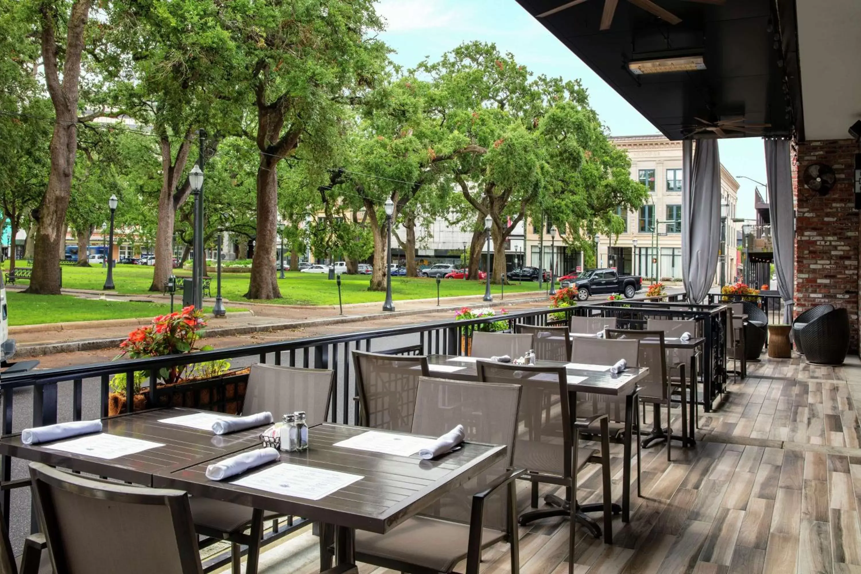 Restaurant/Places to Eat in Hilton Garden Inn Mobile Downtown