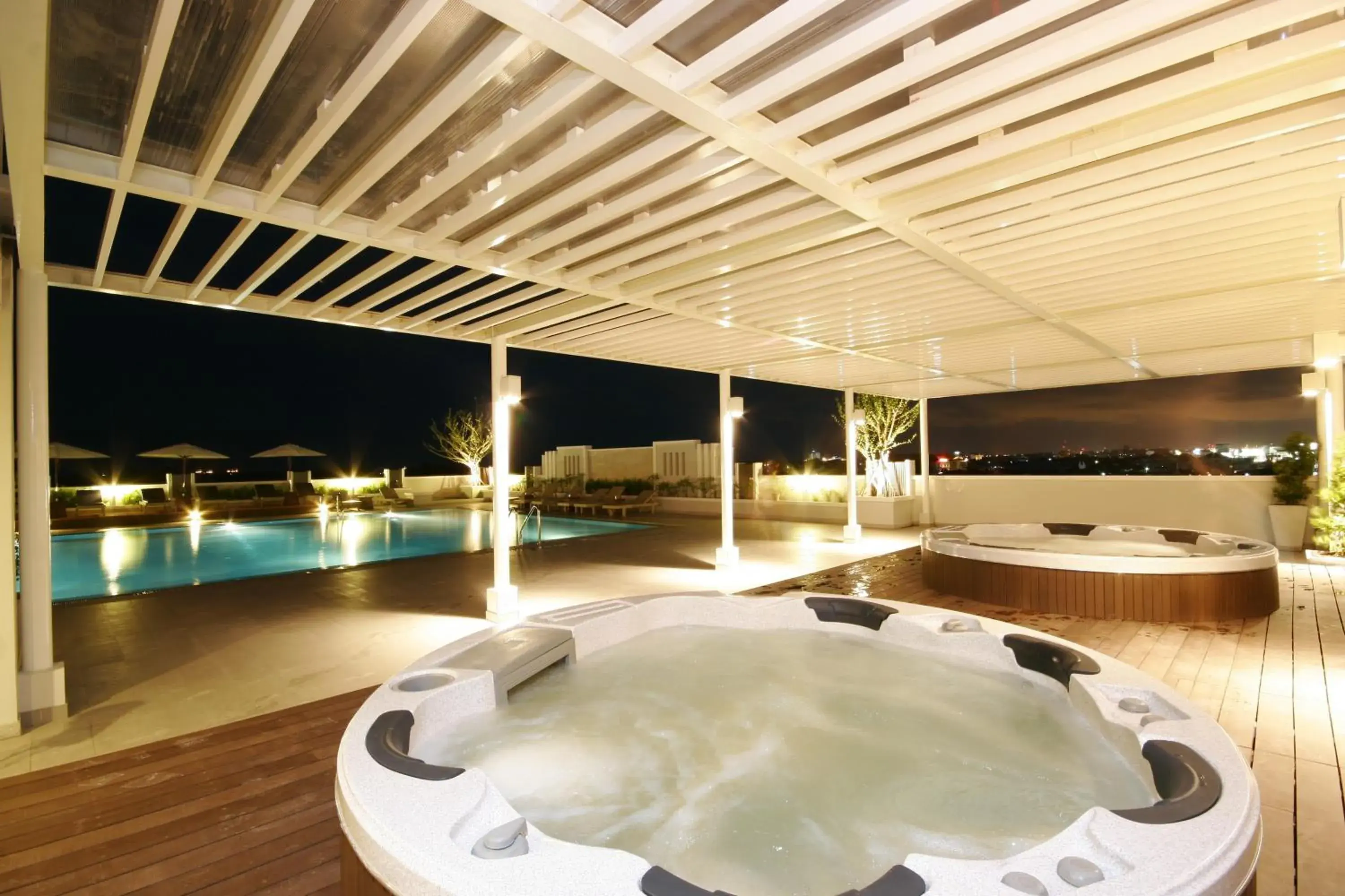 Hot Tub, Swimming Pool in Kameo Grand Hotel & Serviced Apartment, Rayong