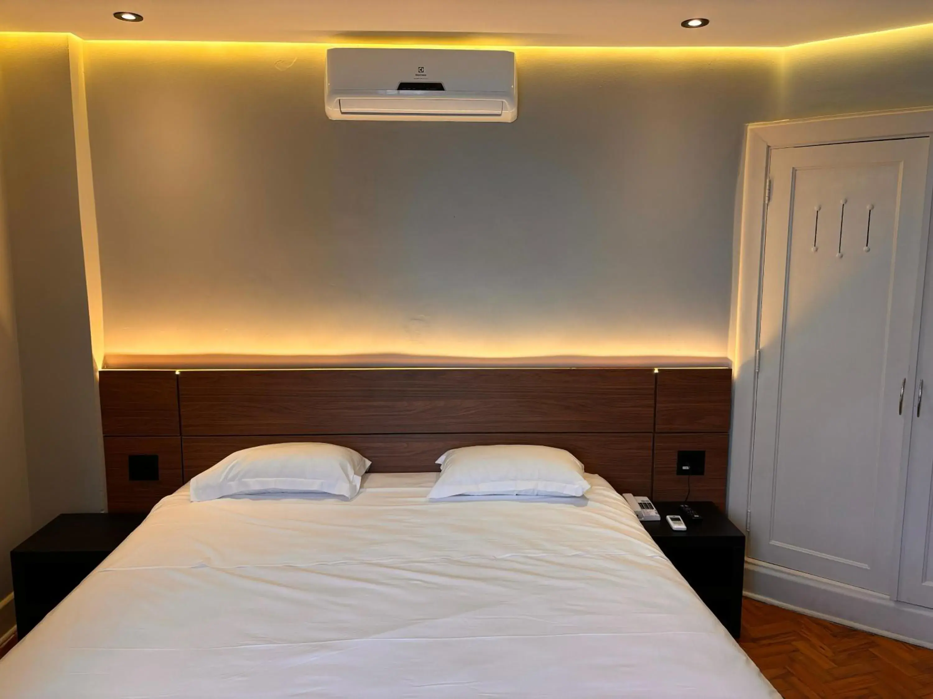 Bed in San Raphael Hotel