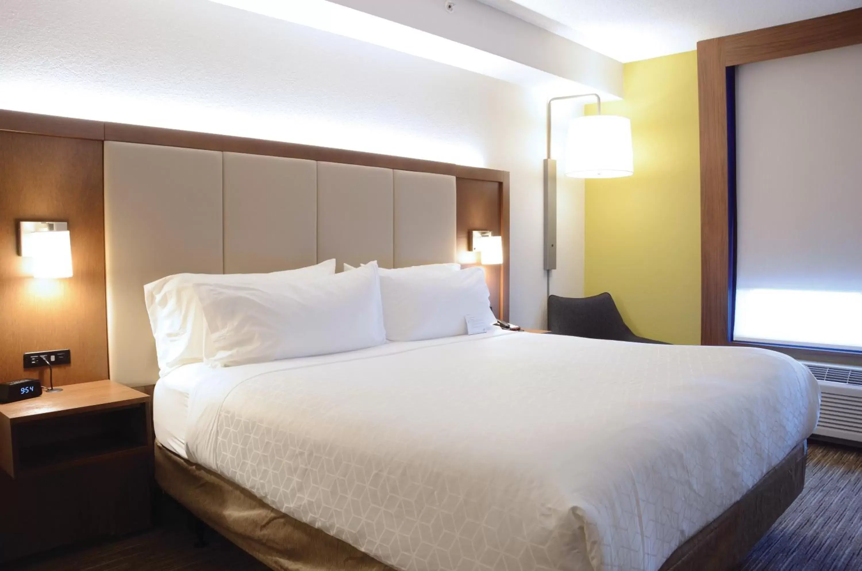 Bed in Holiday Inn Express Hotel & Suites Mount Juliet - Nashville Area, an IHG Hotel