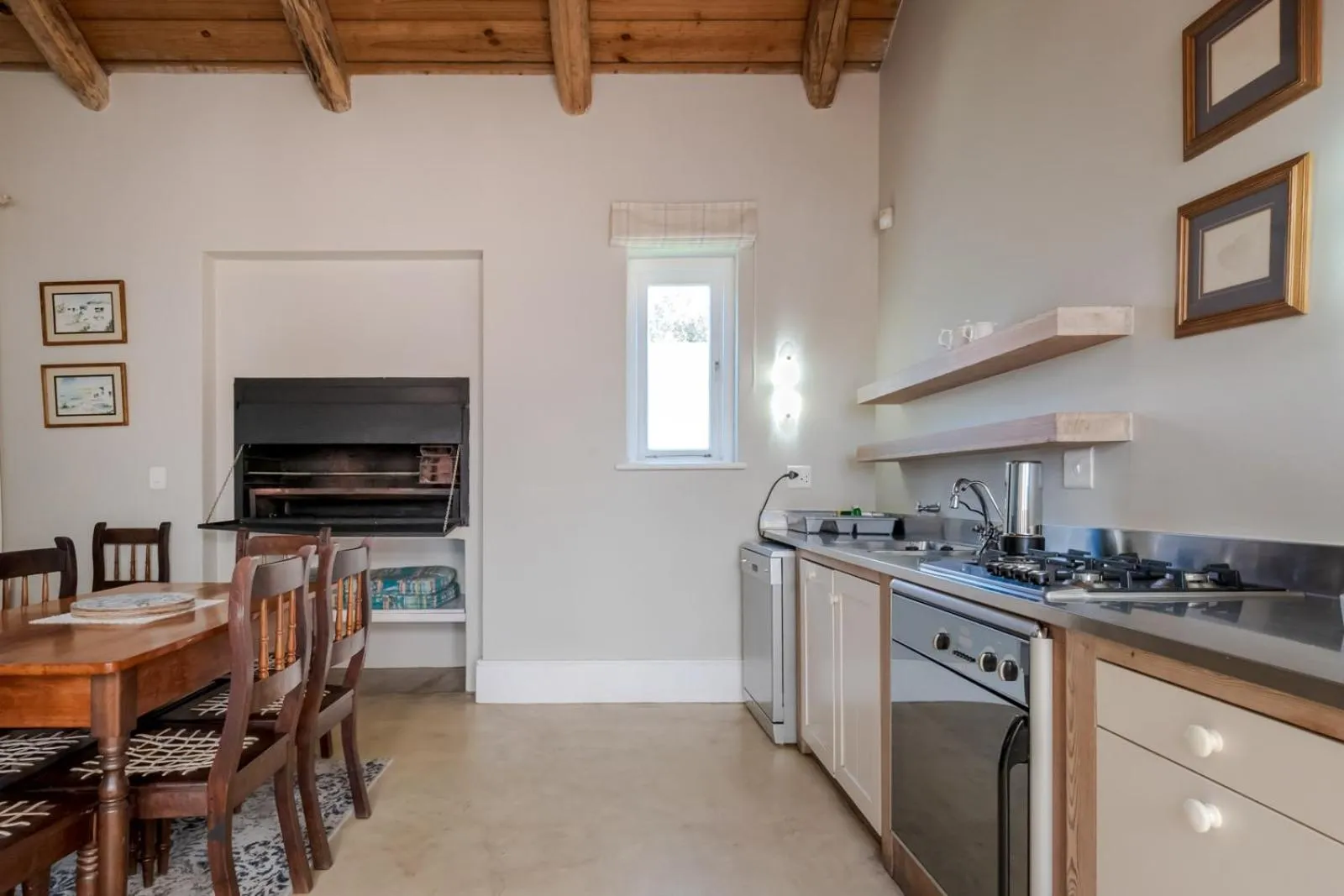 Kitchen or kitchenette in Blue Bay Lodge