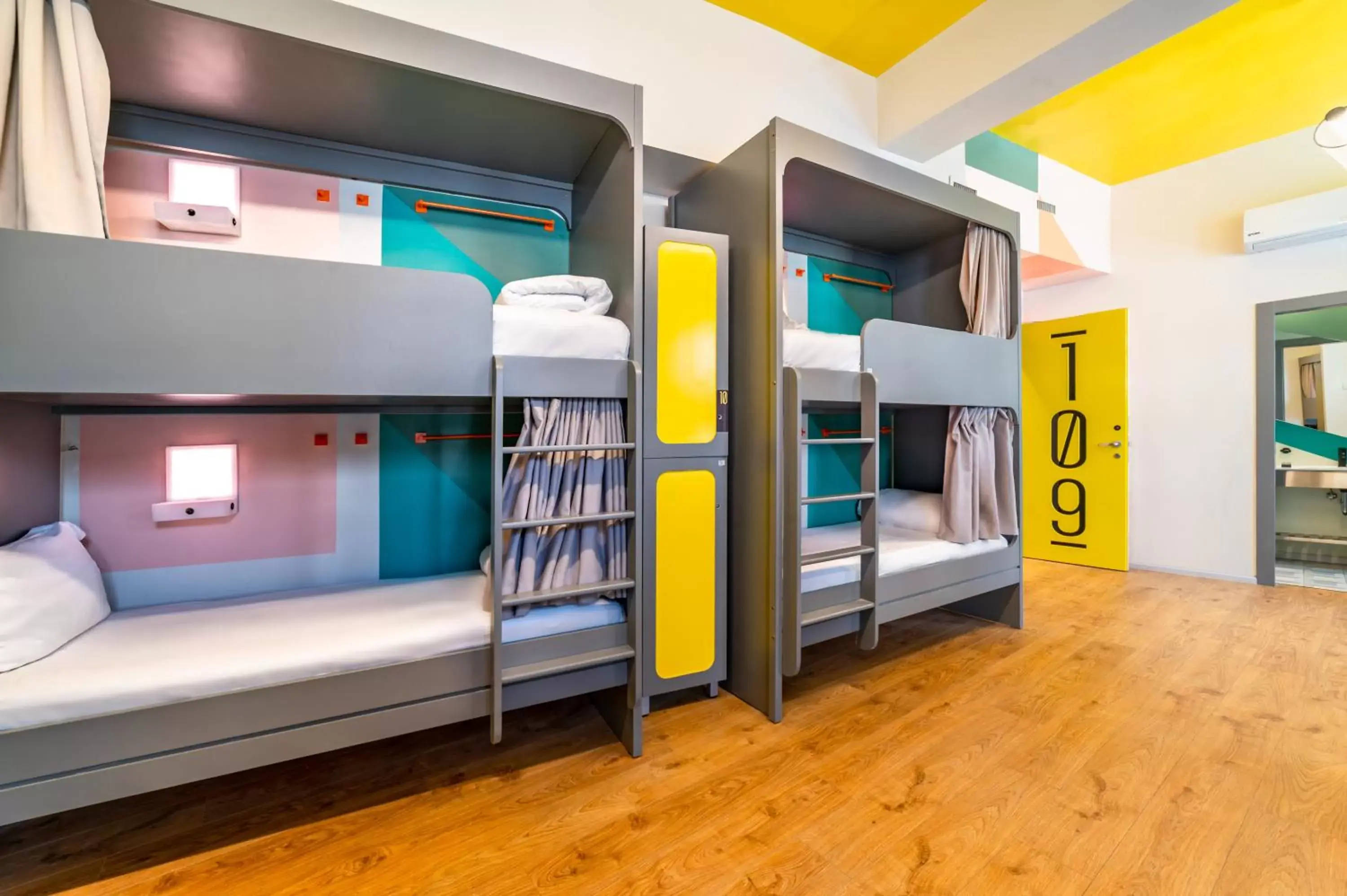 Bed in 10-Bed Female Dormitory Room in Stay Inn Hotel Jerusalem Bed in 10-Bed Female Dormitory Room in Stay Inn Hotel Jerusalem