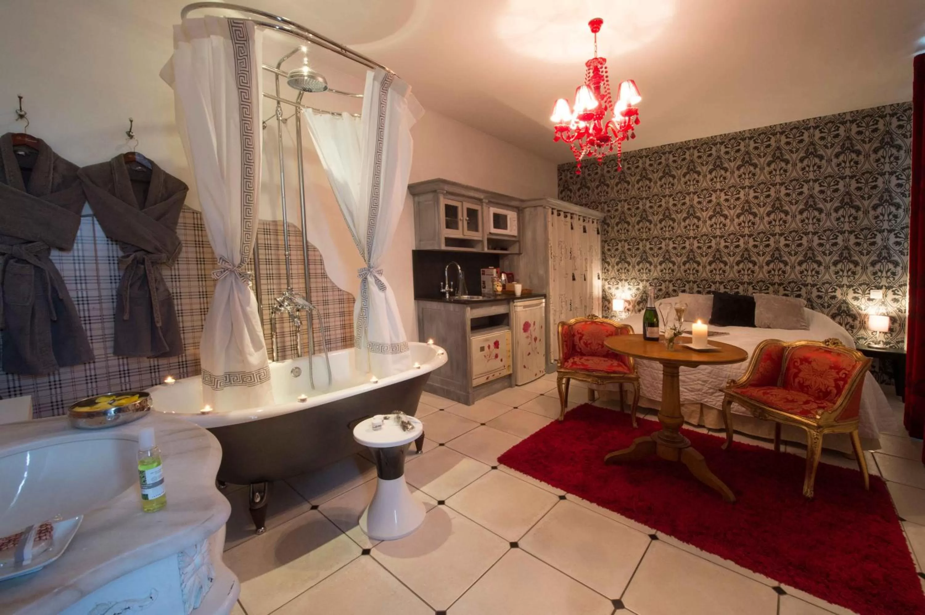 Deluxe Double Room with Bath in Le Mascaret - Restaurant Hotel Spa