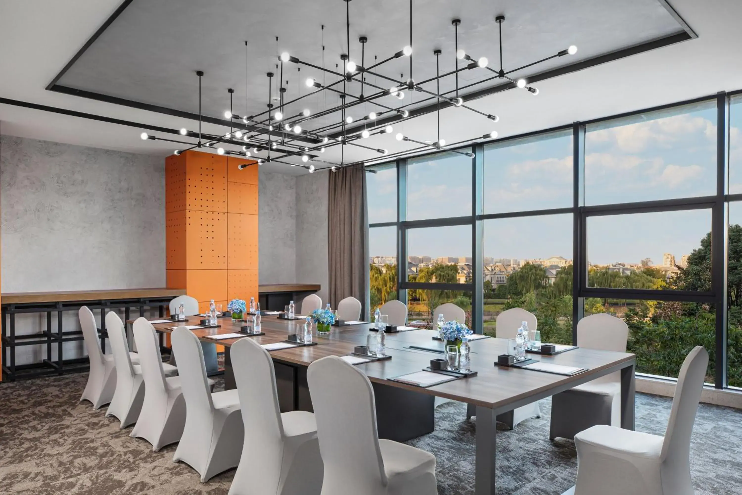 Meeting/conference room in Four Points by Sheraton Shanghai Hongqiao