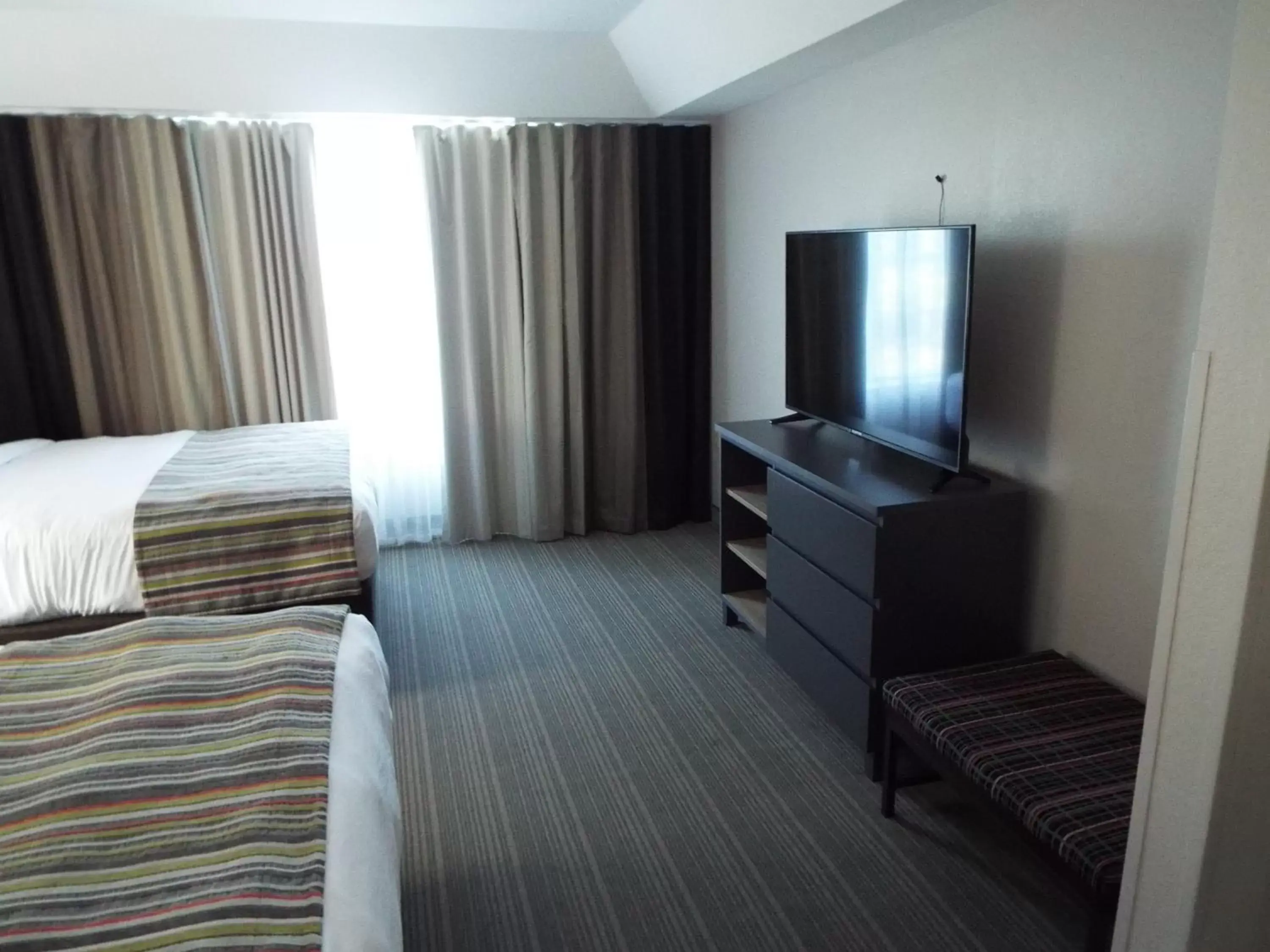 Bed, TV/Entertainment Center in Country Inn & Suites by Radisson, McDonough, GA