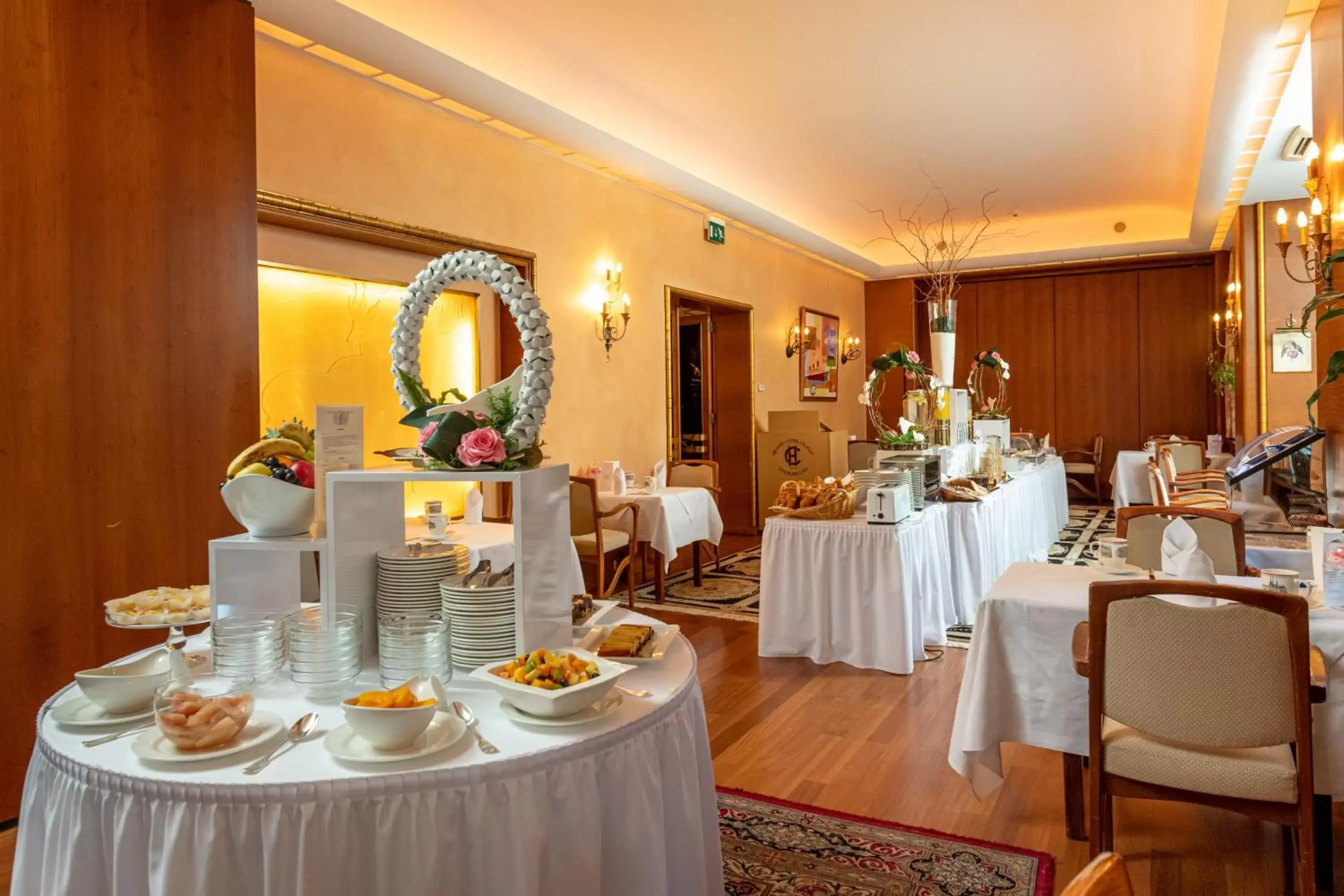 Restaurant/Places to Eat in Grand Hotel Cravat