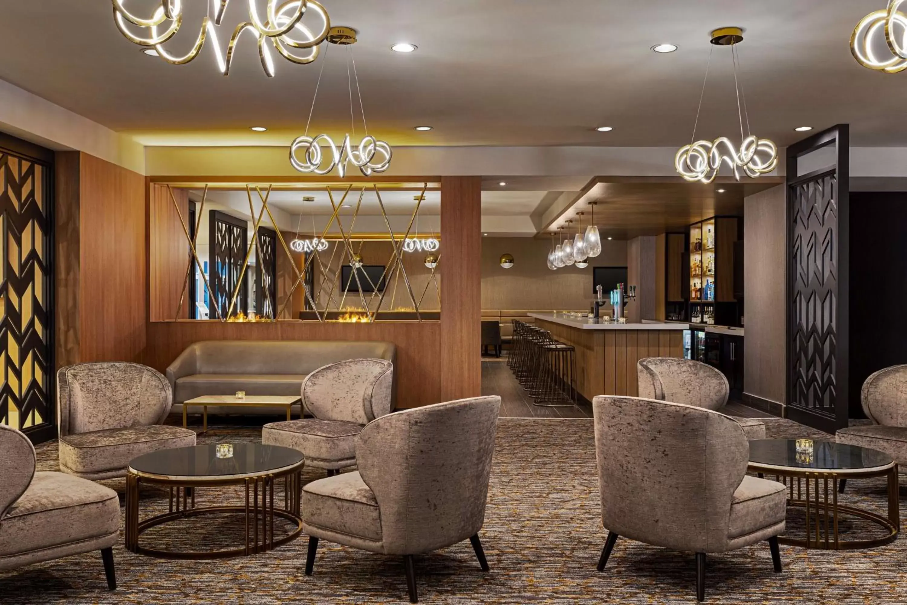 Lounge or bar, Lounge/Bar in Doubletree By Hilton Pointe Claire Montreal Airport West
