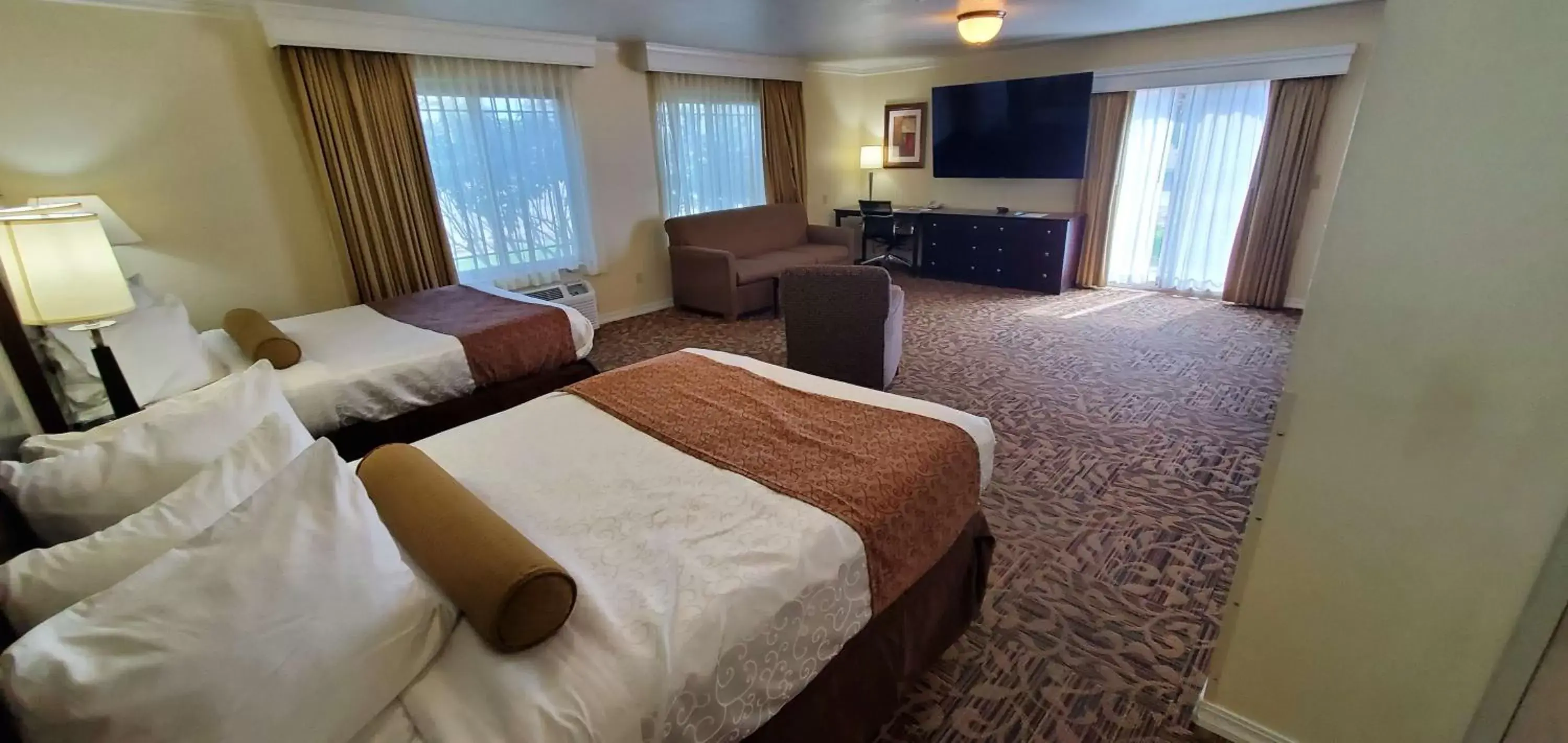 Photo of the whole room in Best Western Plus Northwoods Inn