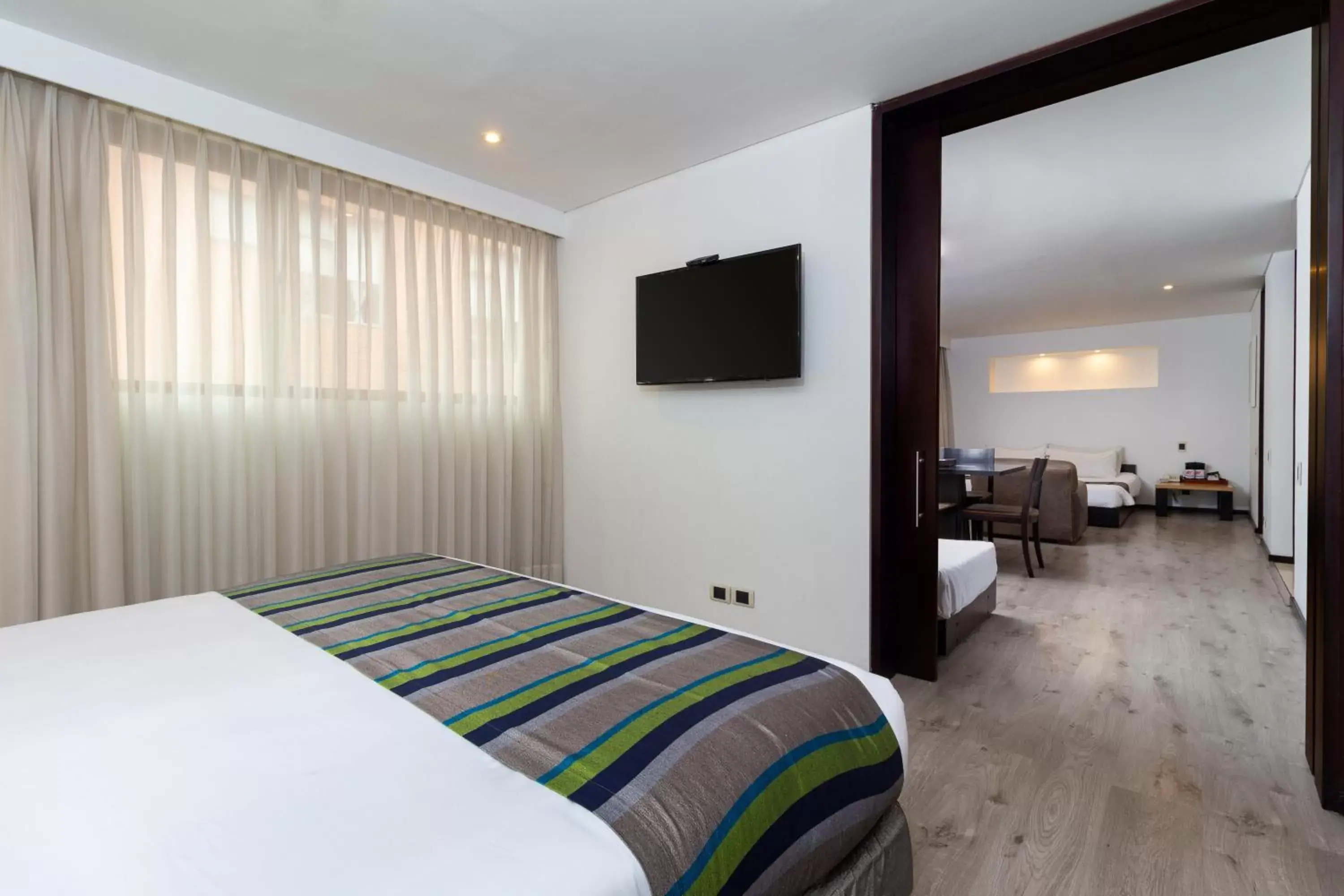 Bed in Hotel Madisson Inn Luxury By GEH Suites