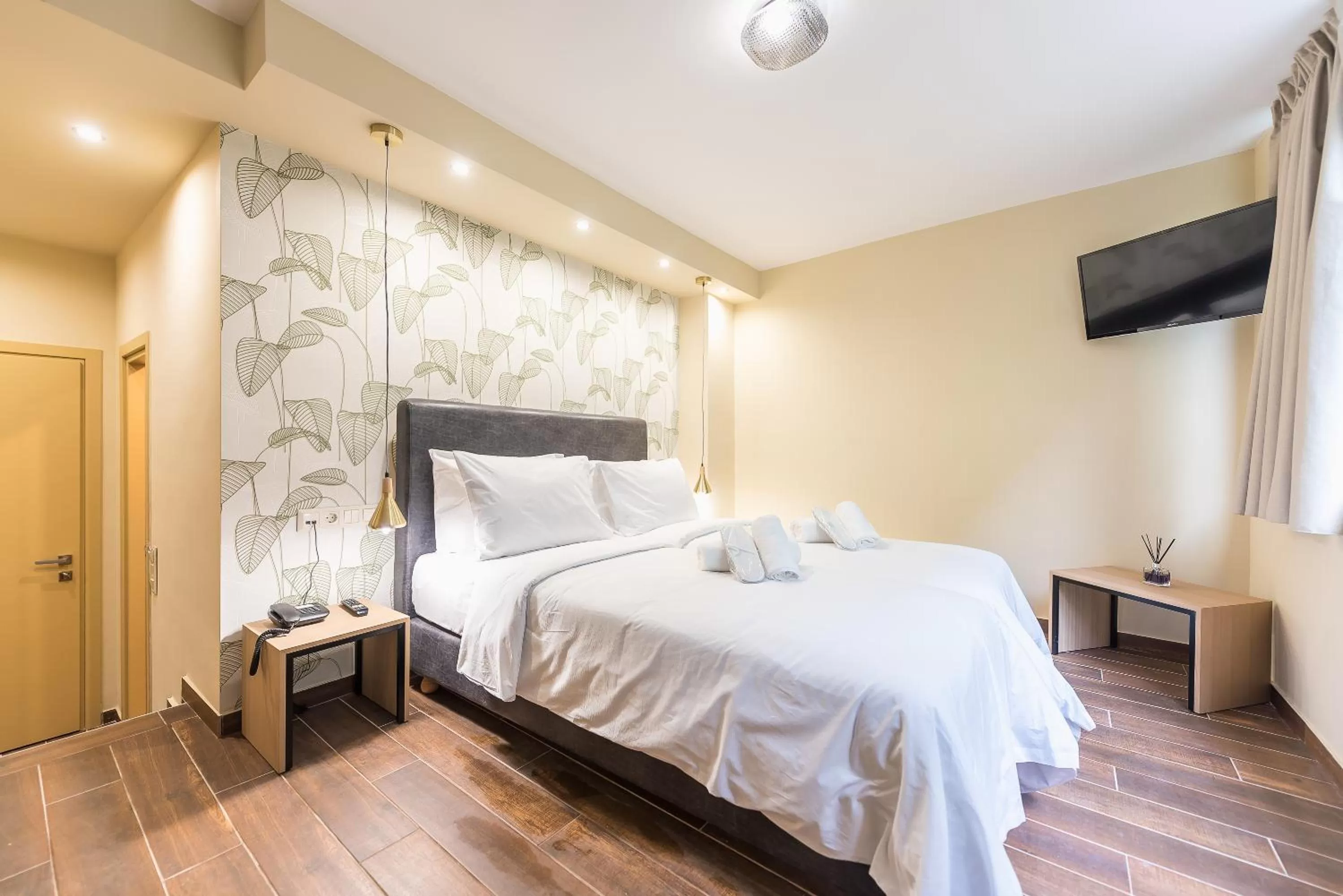 Photo of the whole room, Bed in Athens Lights