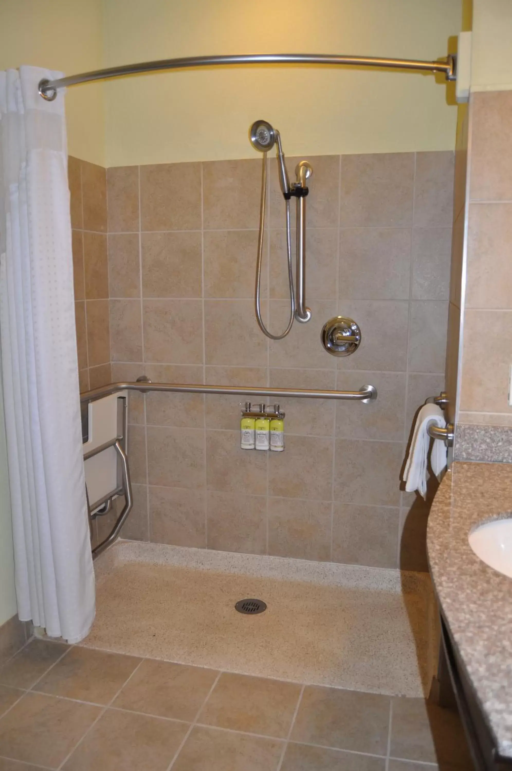 Shower, Bathroom in Holiday Inn Express & Suites Lebanon, an IHG Hotel