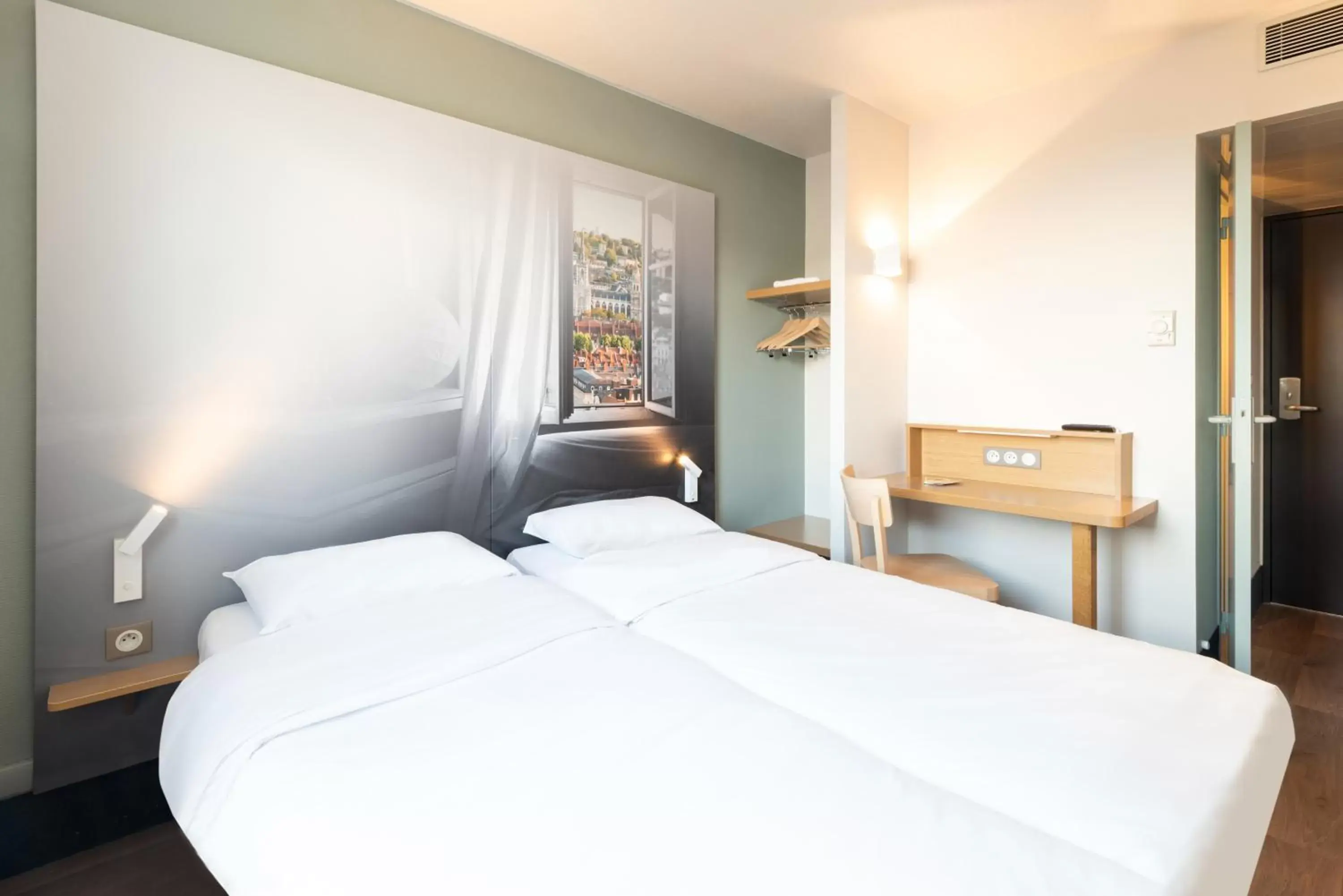 Bedroom, Bed in B&B HOTEL Evreux