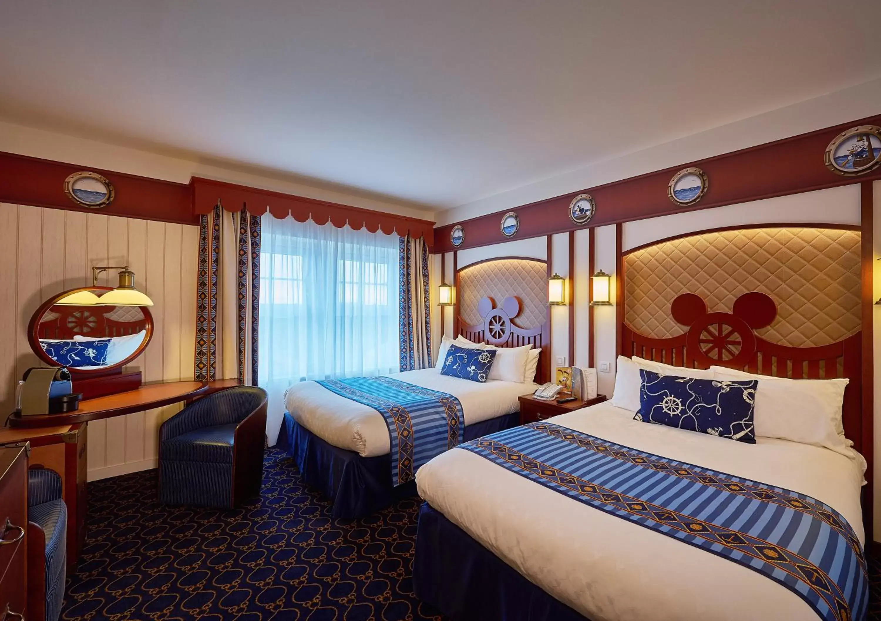 Photo of the whole room in Disney Newport Bay Club