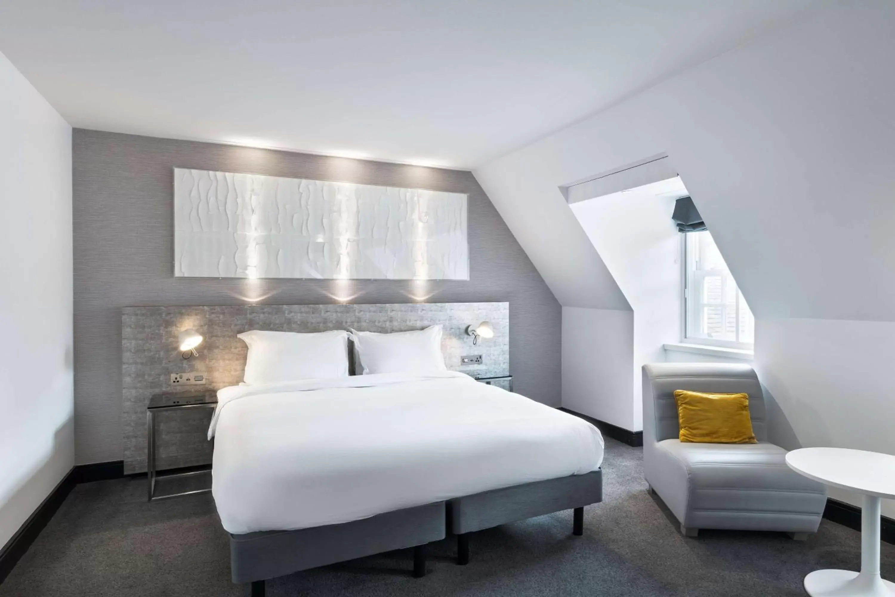 Bedroom, Bed in Radisson Blu Hotel, Edinburgh City Centre