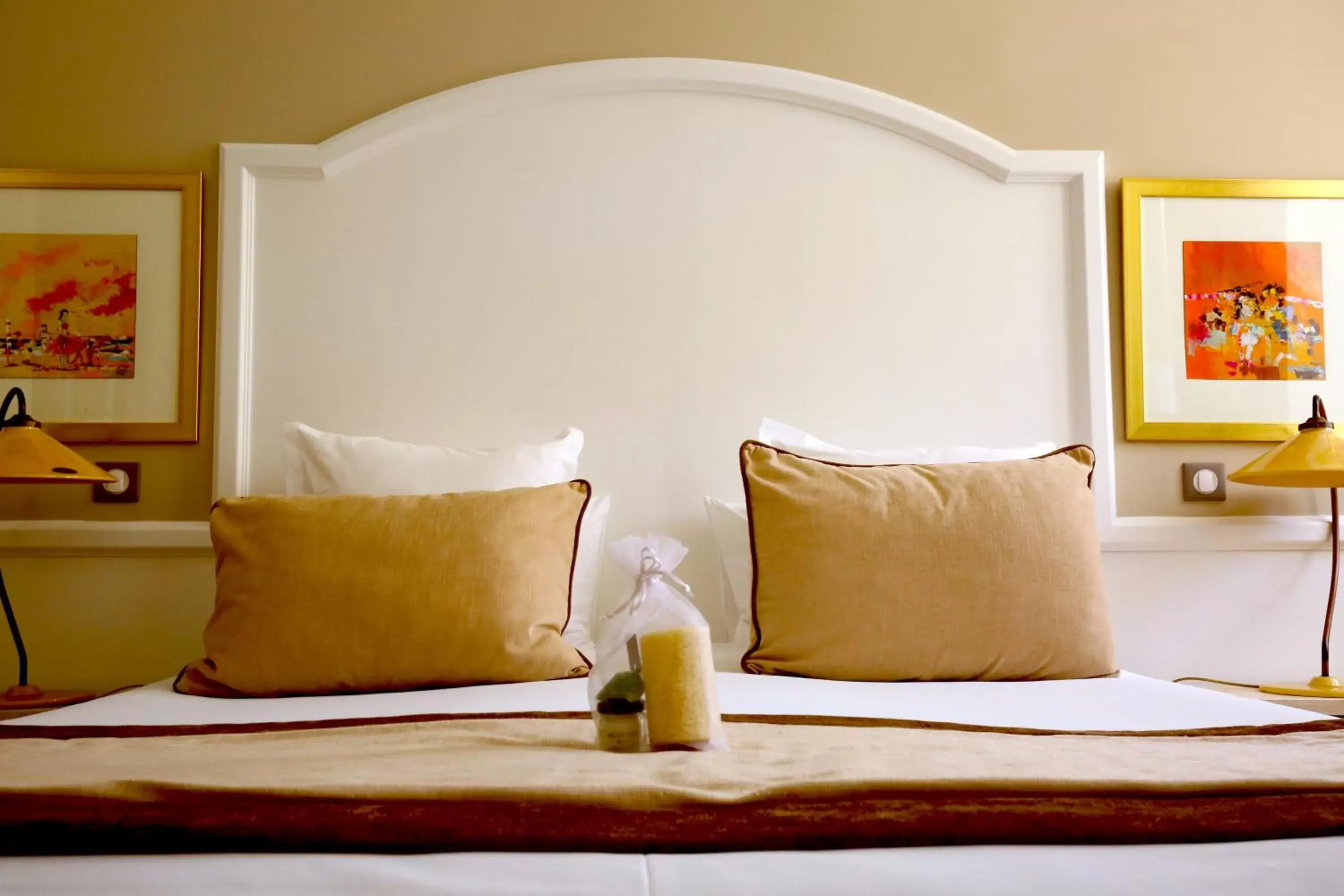 Decorative detail, Bed in Hotel Royal Bon Repos