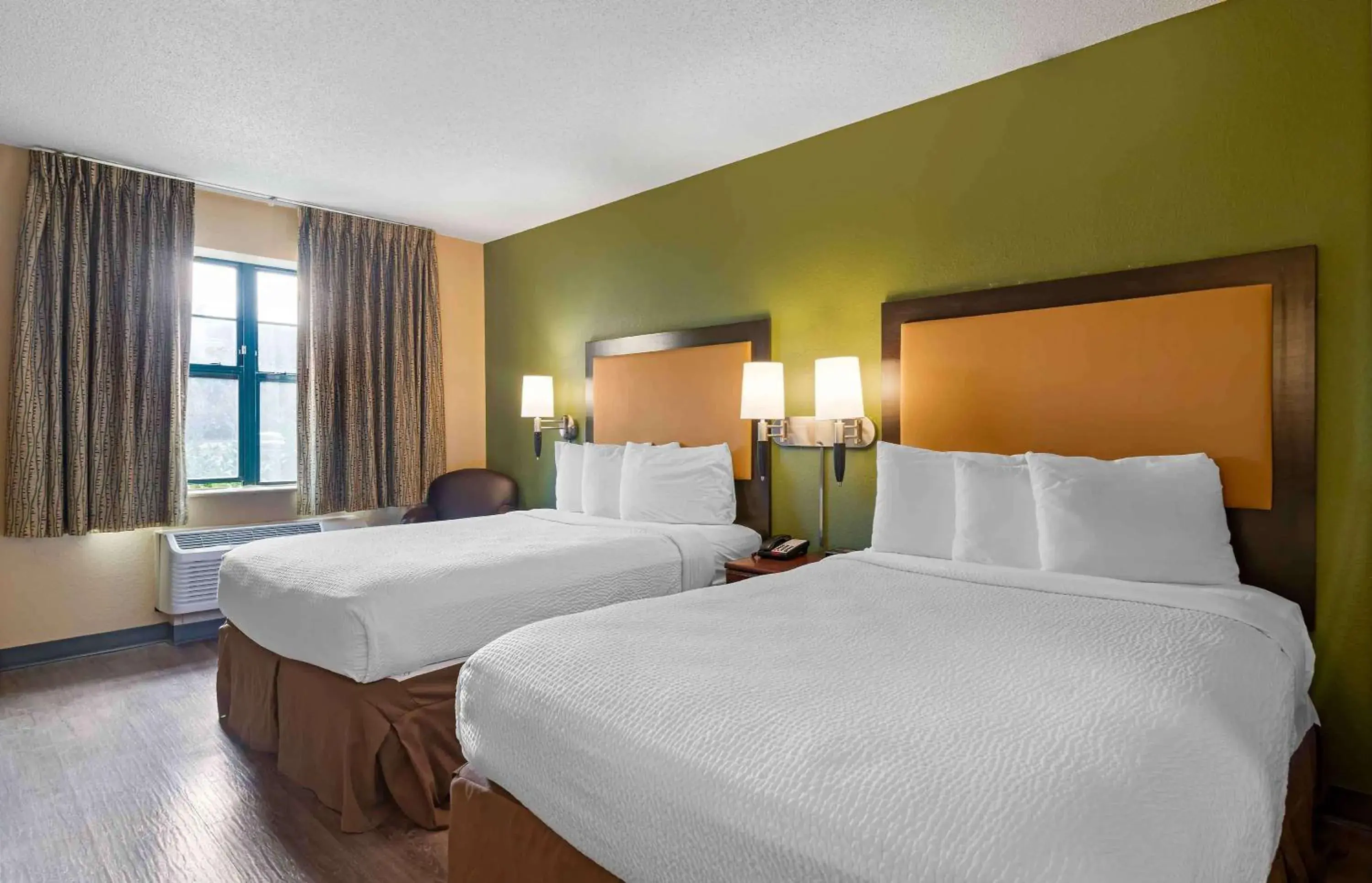 Bedroom, Bed in Extended Stay America Suites - Savannah - Midtown