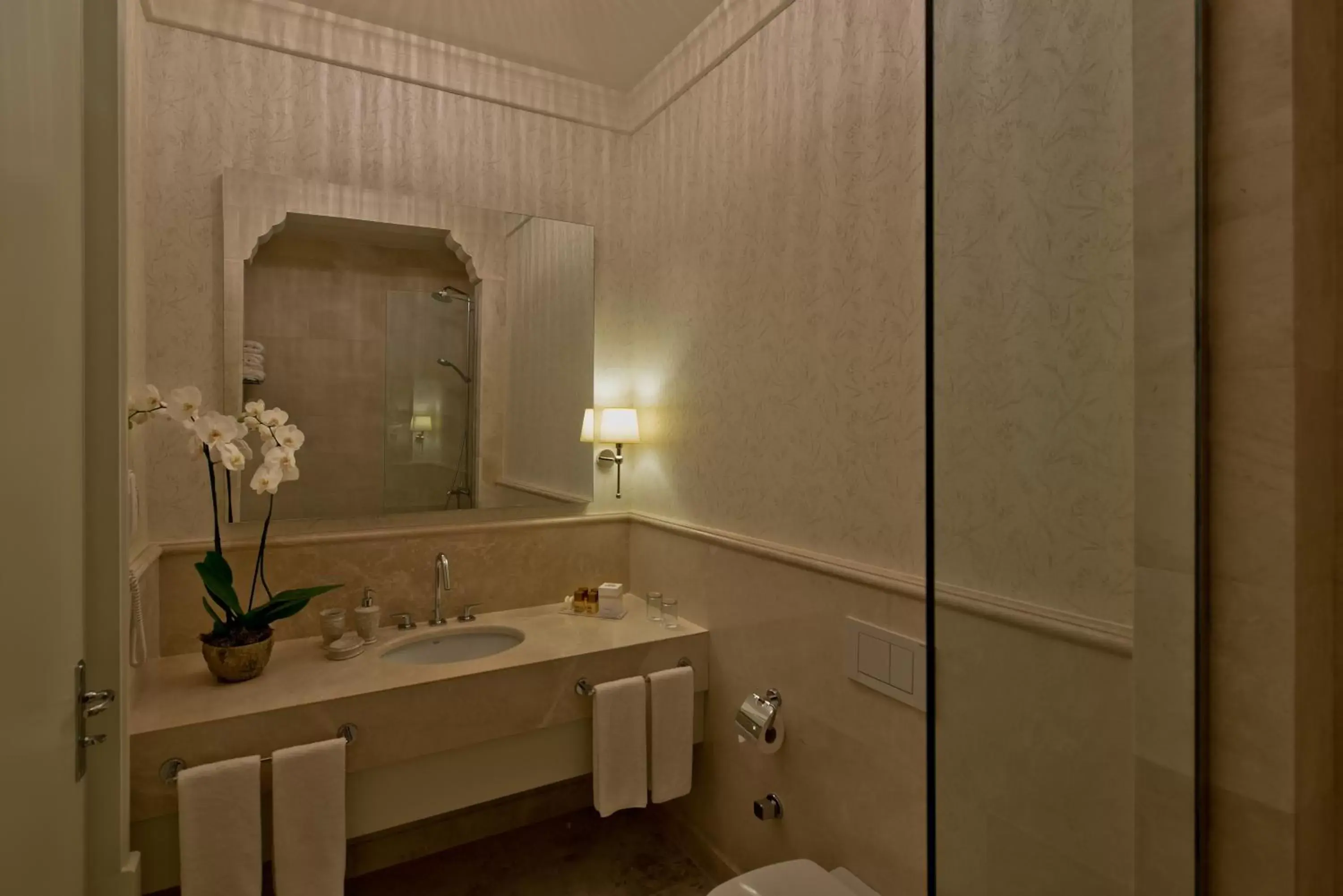 Bathroom in Vialand Palace Hotel