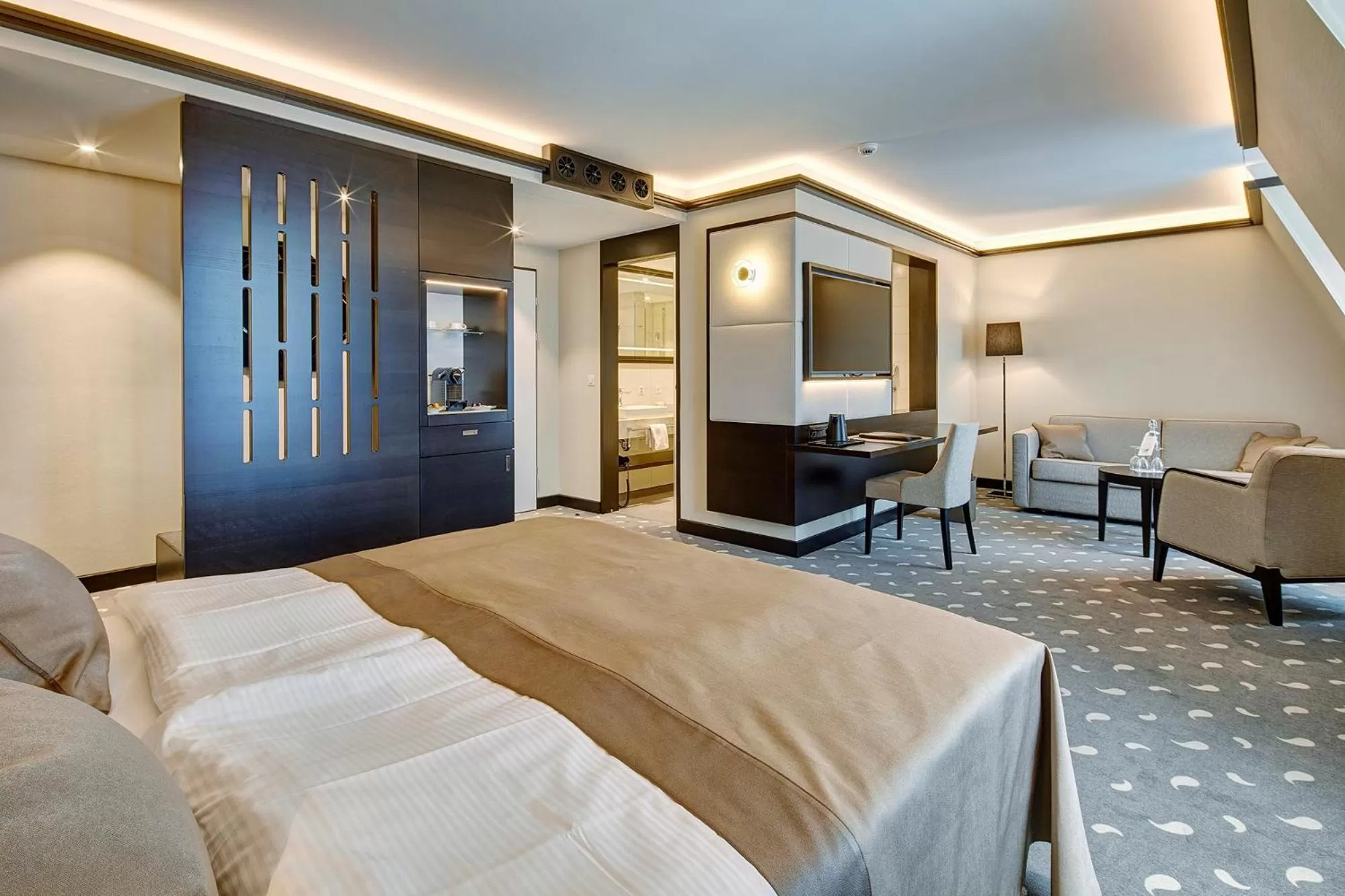 Bed in Hotel Monopol Luzern