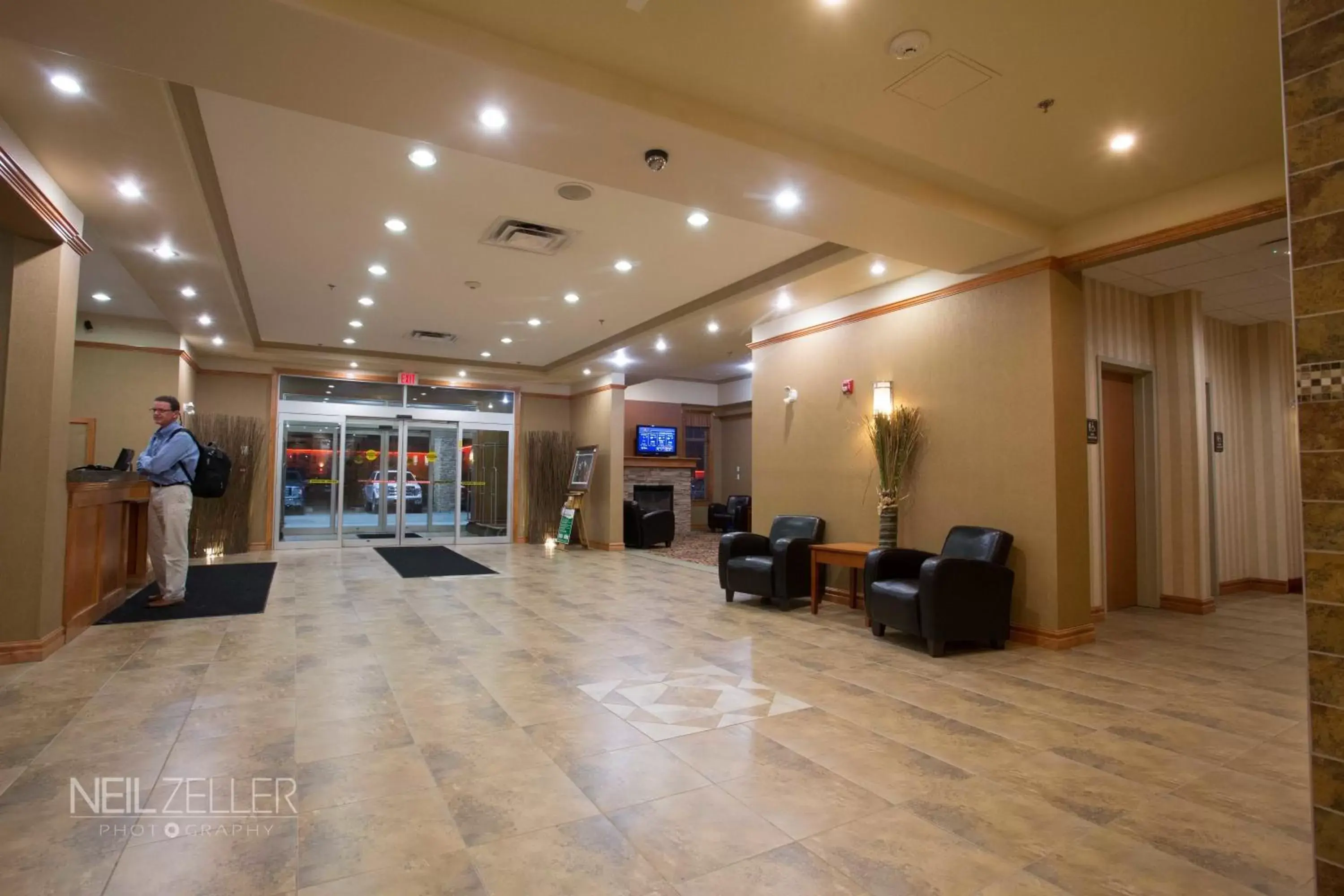 Lounge or bar in Days Inn & Suites by Wyndham Edmonton Airport