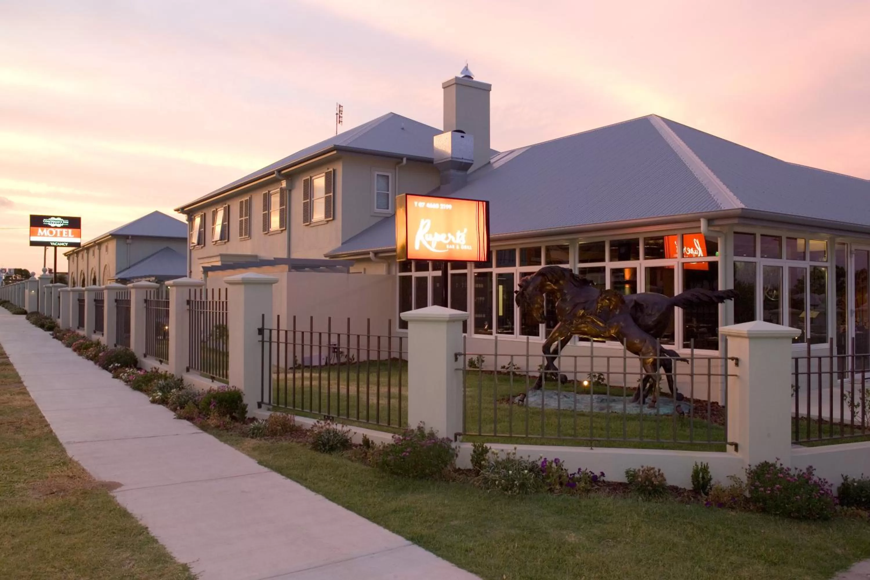Property building in Coachmans Inn Warwick