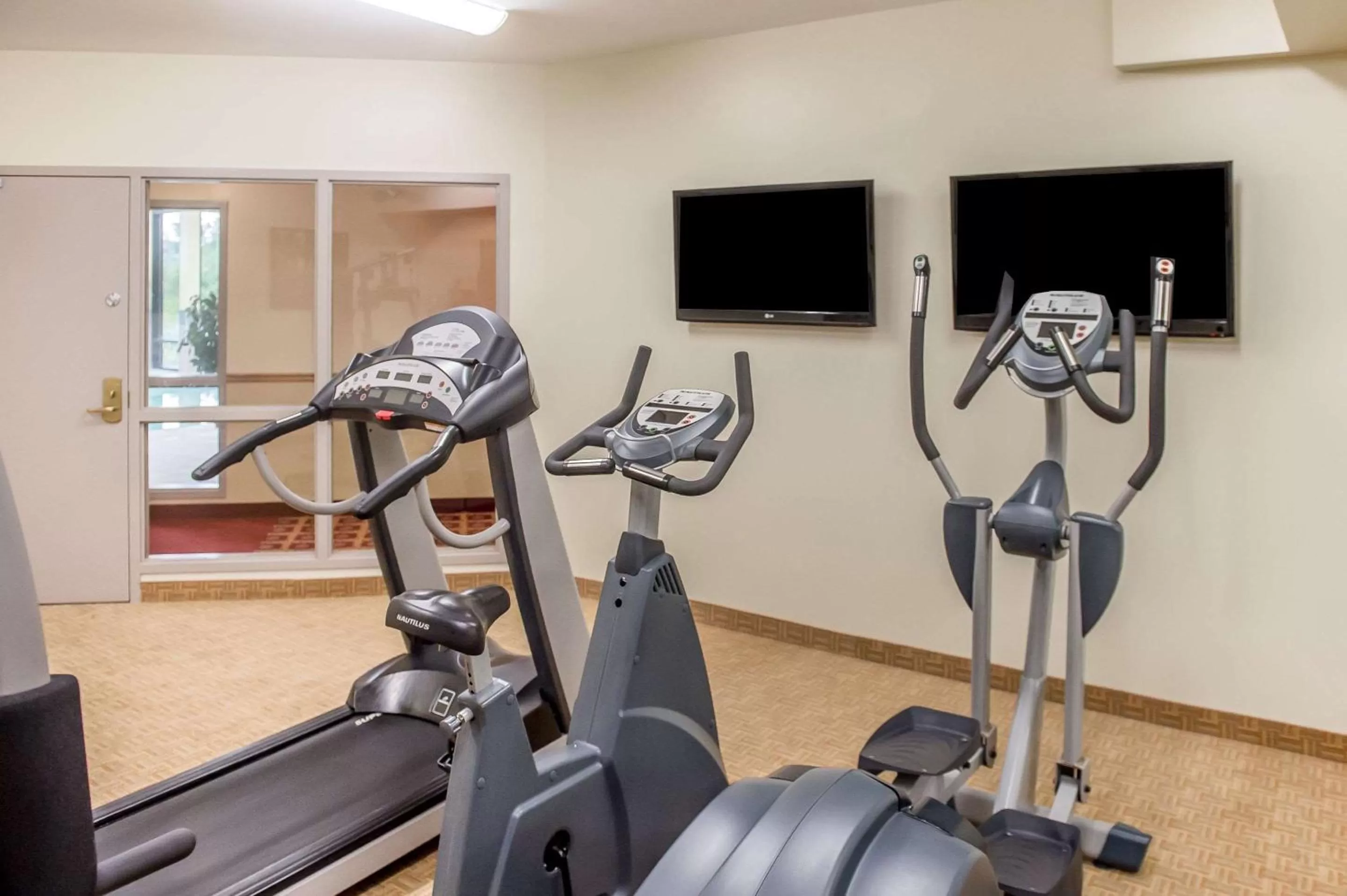 Fitness centre/facilities in Quality Inn & Suites