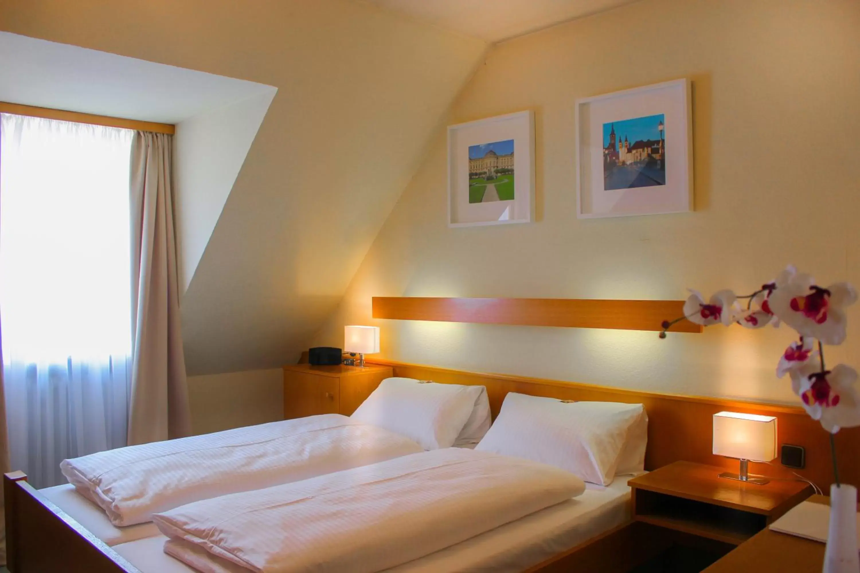 Bed in City Hotel Würzburg Bed in City Hotel Würzburg