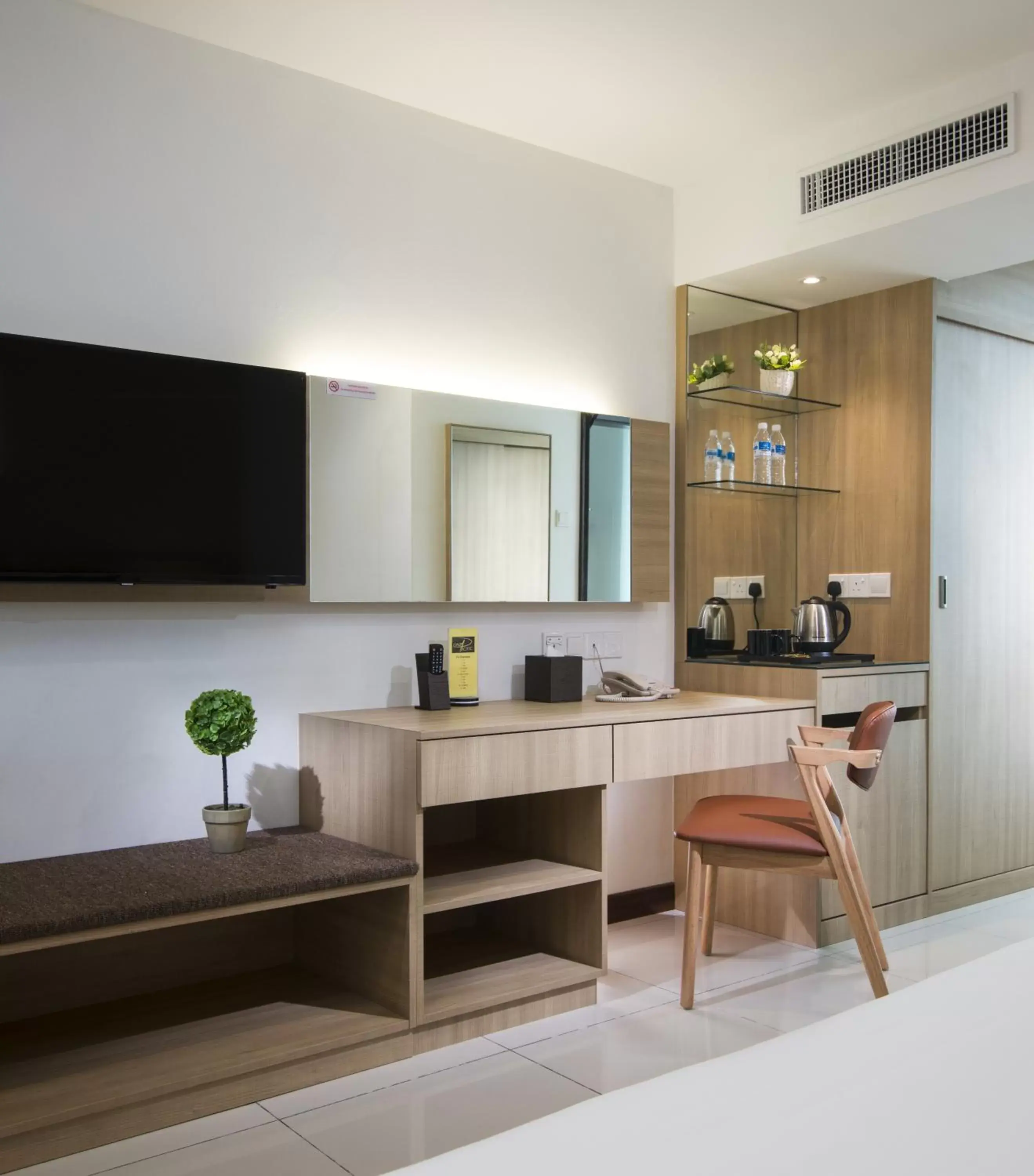 Decorative detail, Kitchen/Kitchenette in One Pacific Hotel and Serviced Apartments