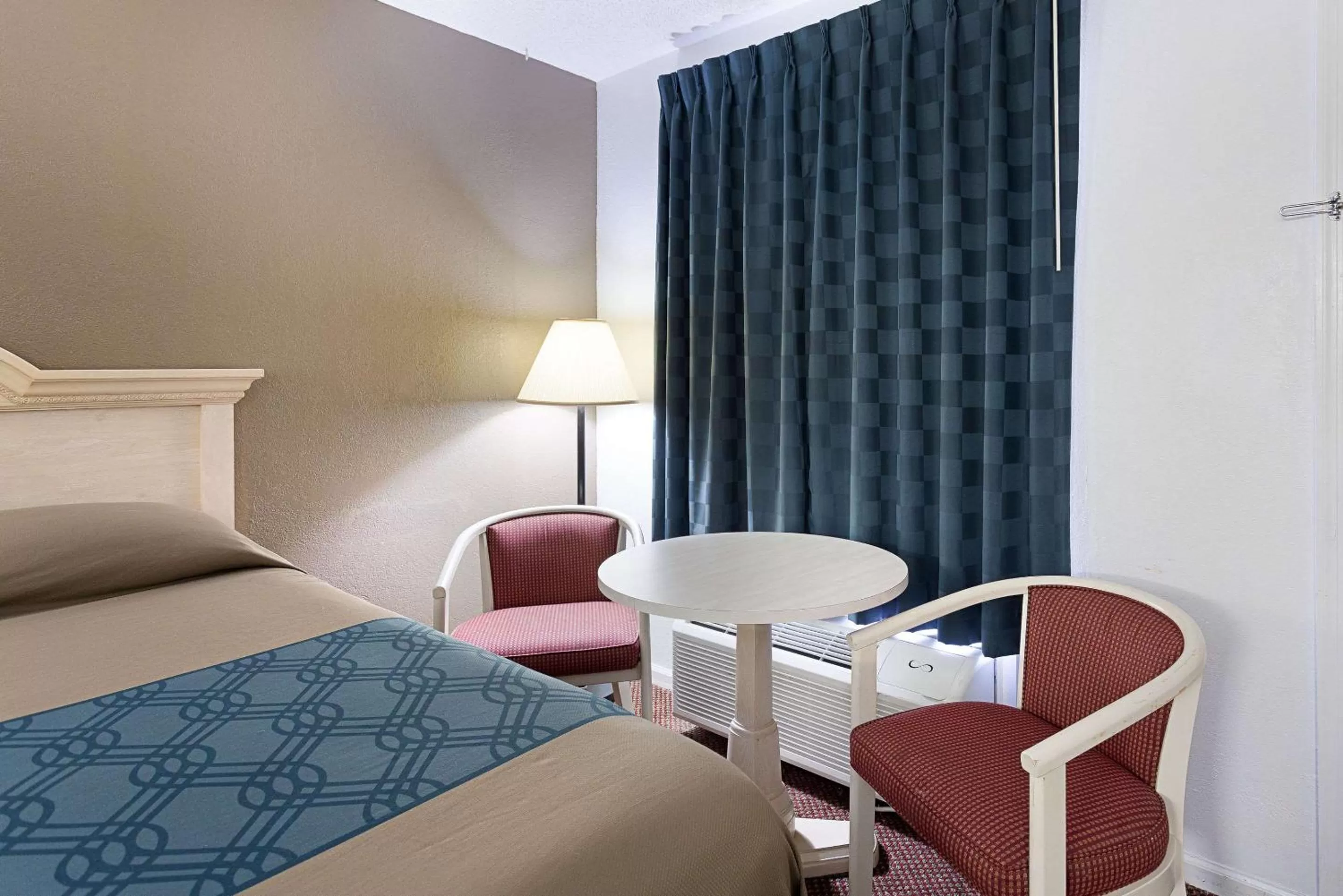 Photo of the whole room, Bed in Rodeway Inn Lake City I-75