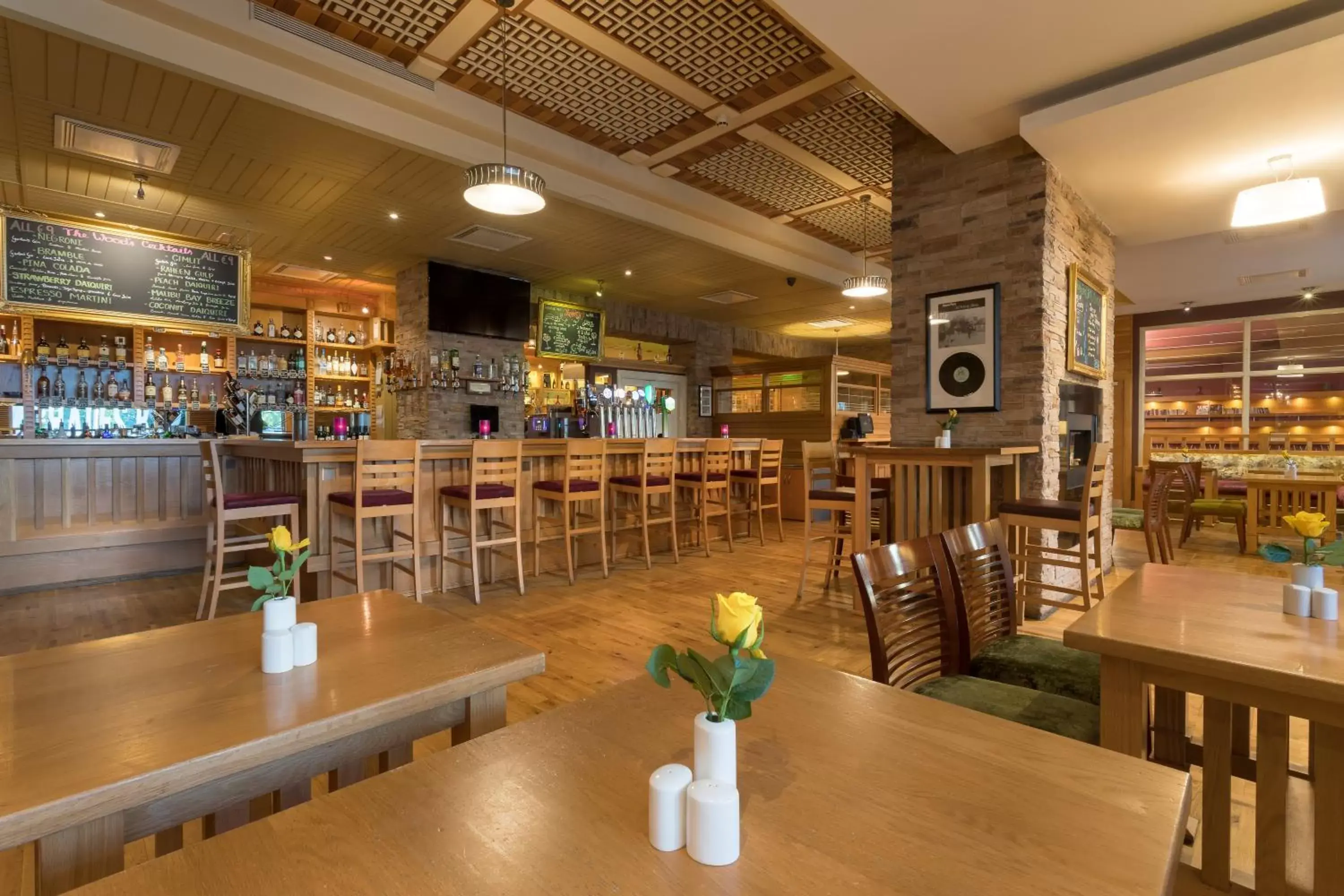 Restaurant/places to eat, Lounge/Bar in Raheen Woods Hotel