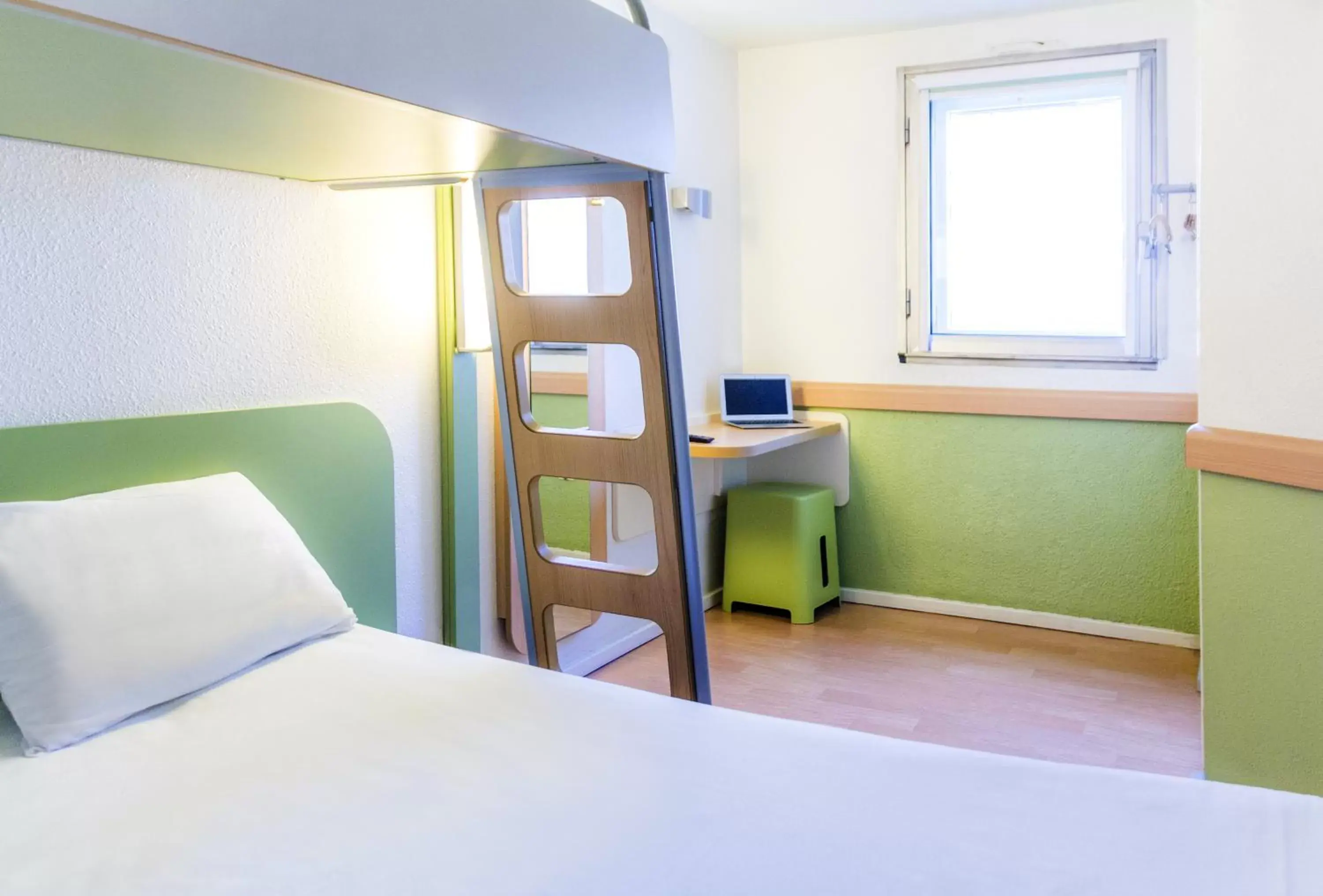 Double Room with Bunk Bed in Ibis budget Périgueux