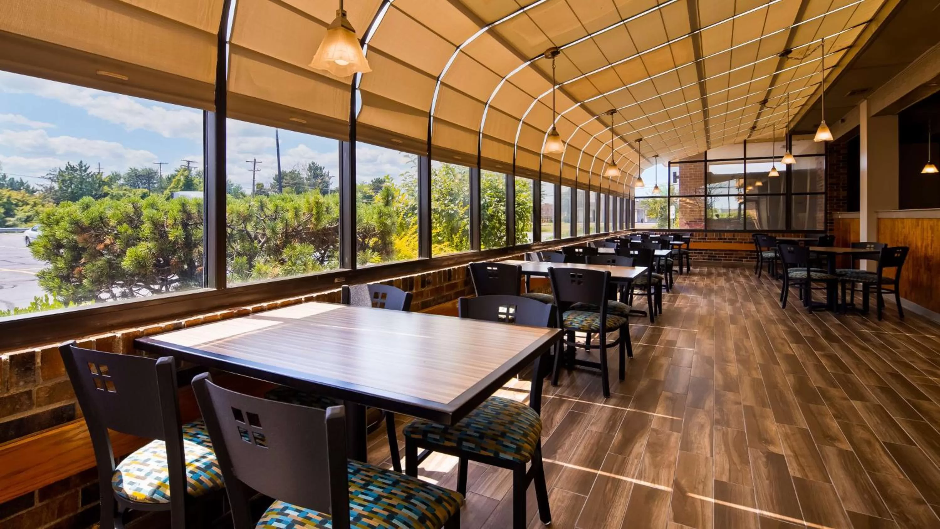 Restaurant/places to eat in Best Western Woodhaven Inn