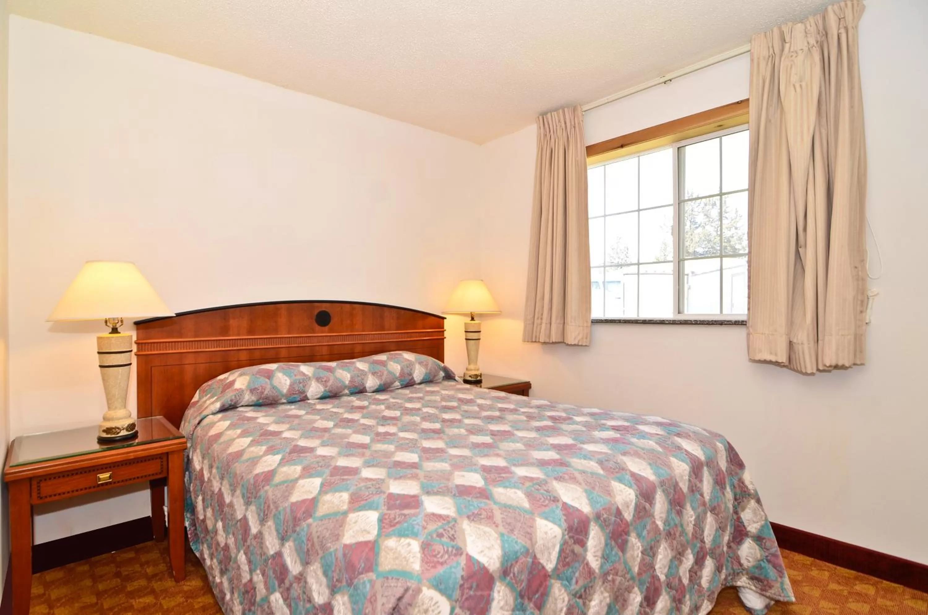 King Room - Non-Smoking in Econo Lodge Inn & Suites Madras