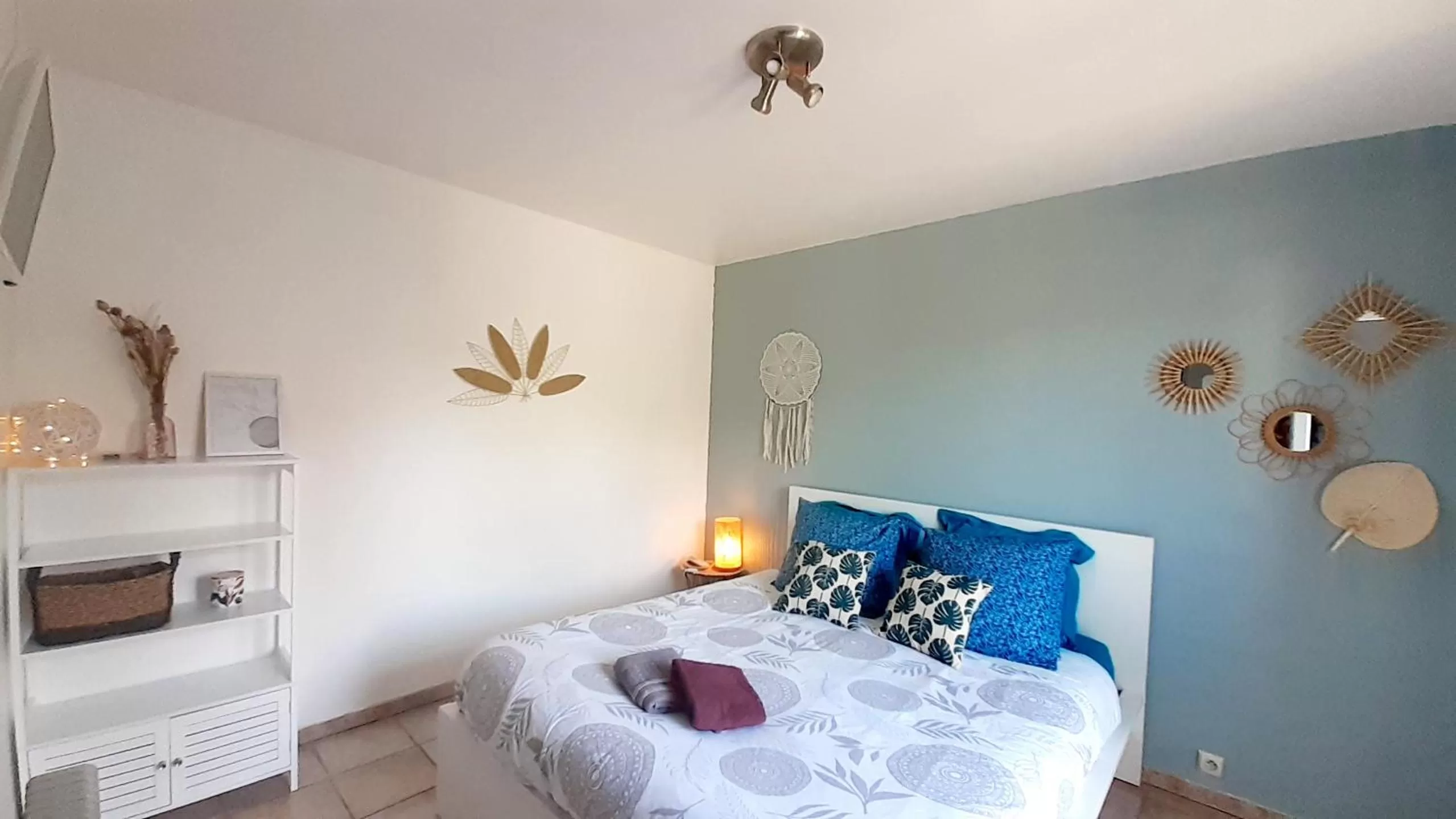 Bedroom, Bed in A l'Ombre des Amandiers Chambres d'hôtes