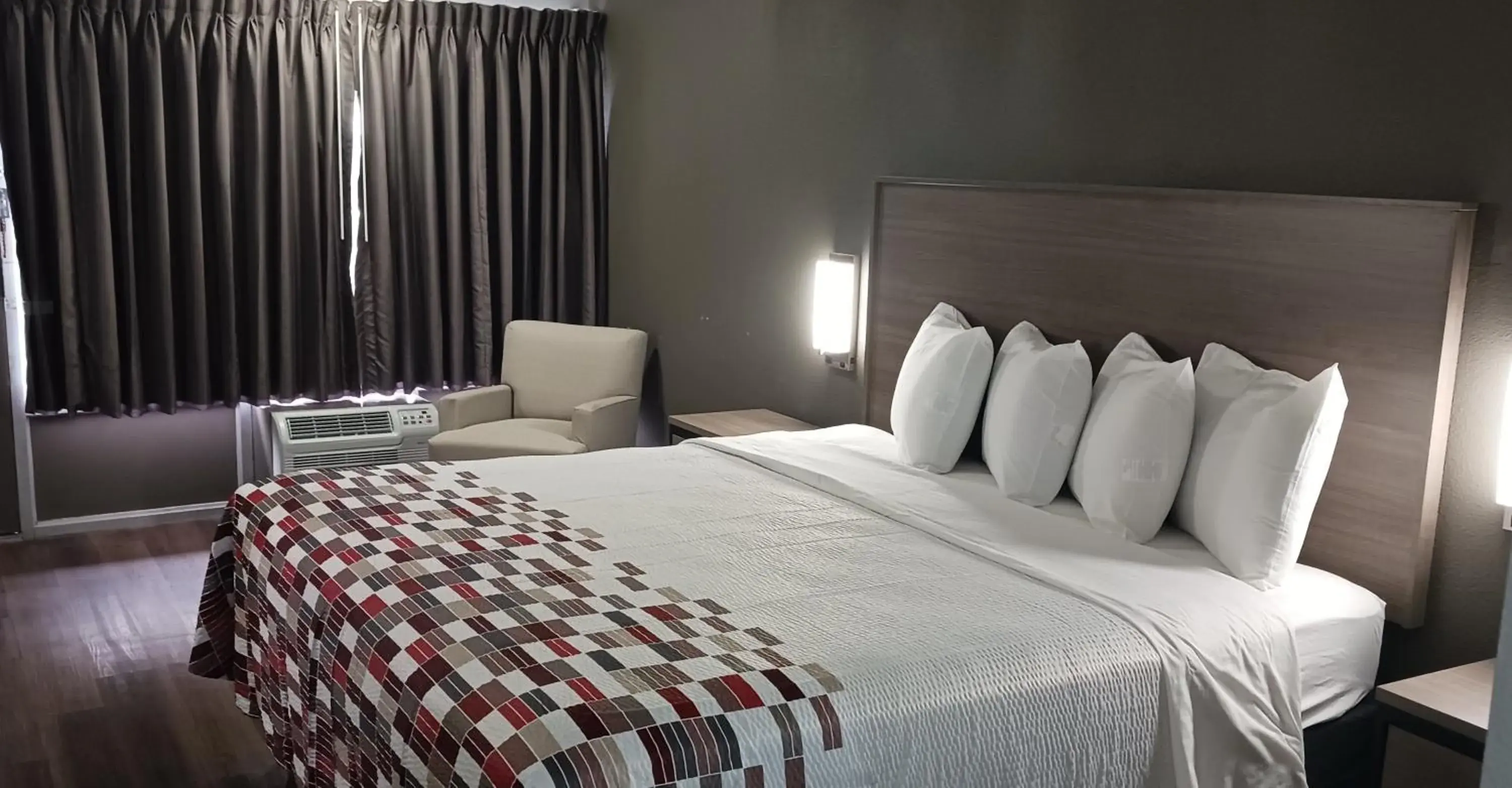 Superior King Room Smoking in Red Roof Inn Fort Worth West Superior King Room Smoking in Red Roof Inn Fort Worth West